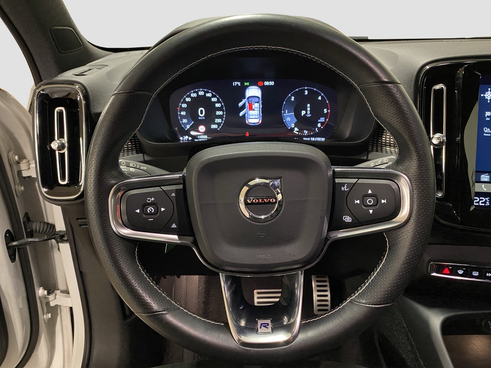 VOLVO XC40 2.0 D4 R-Design AWD-image-11
