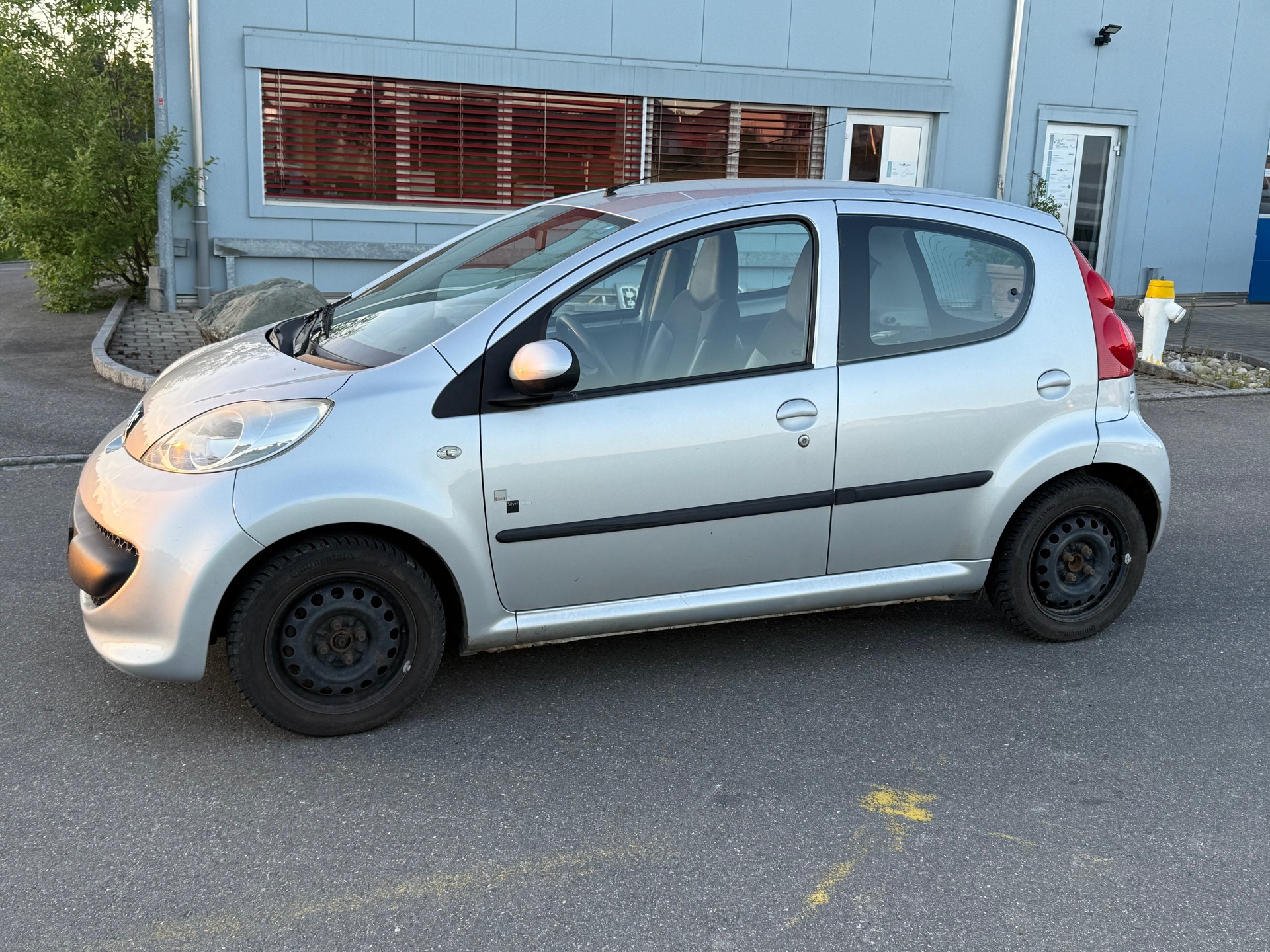 PEUGEOT 107 1.0 Trendy-image-1