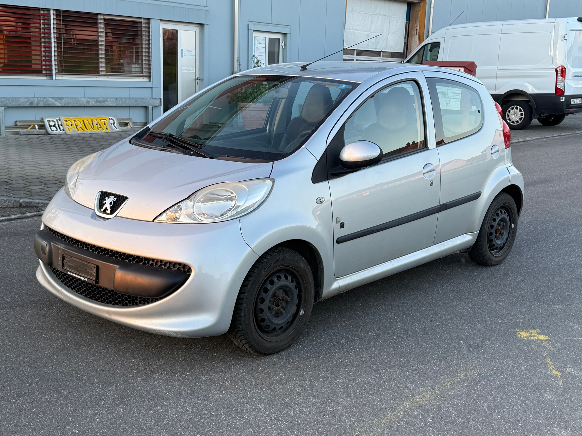 PEUGEOT 107 1.0 Trendy-image-0
