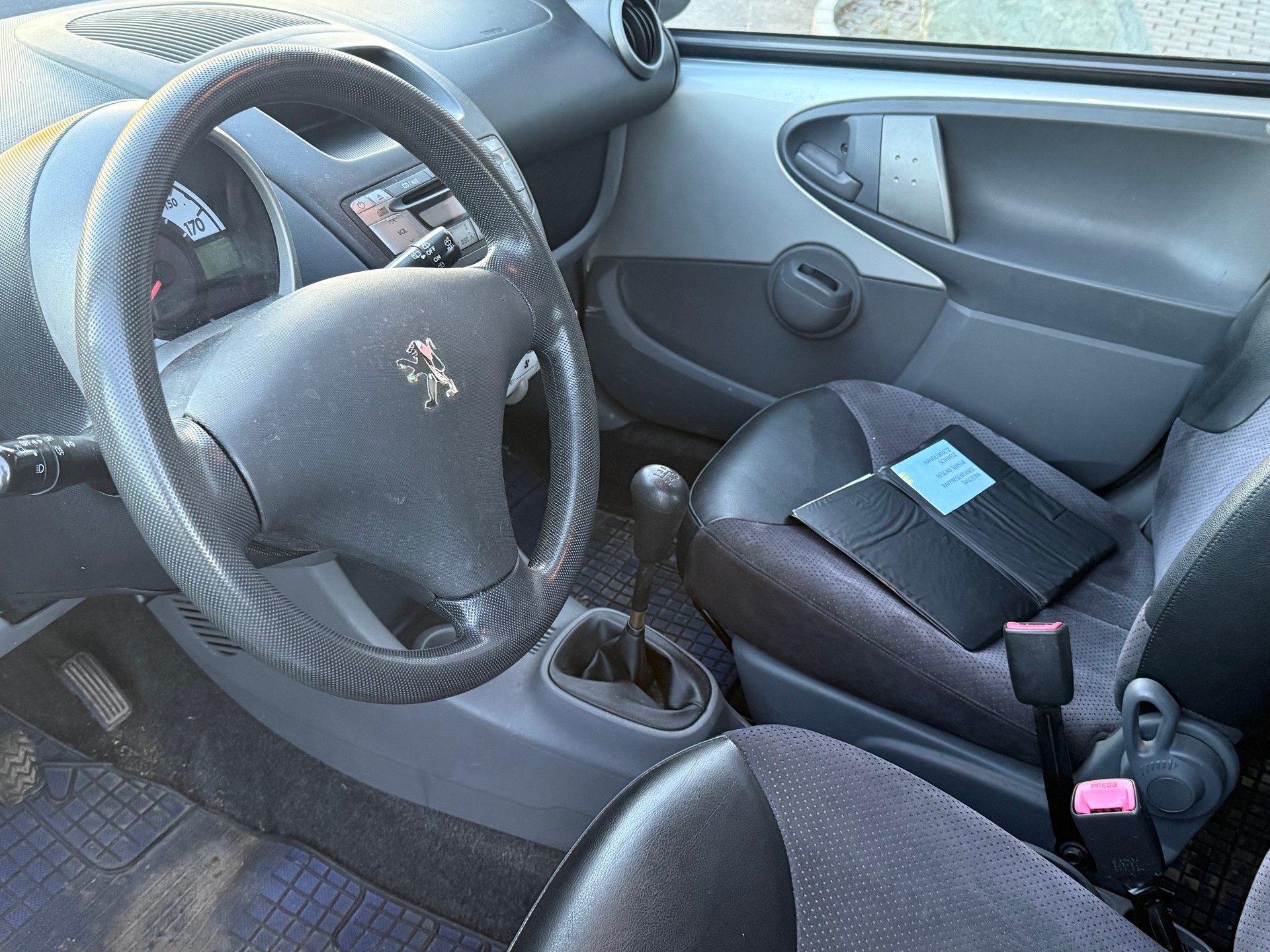 PEUGEOT 107 1.0 Trendy-image-9
