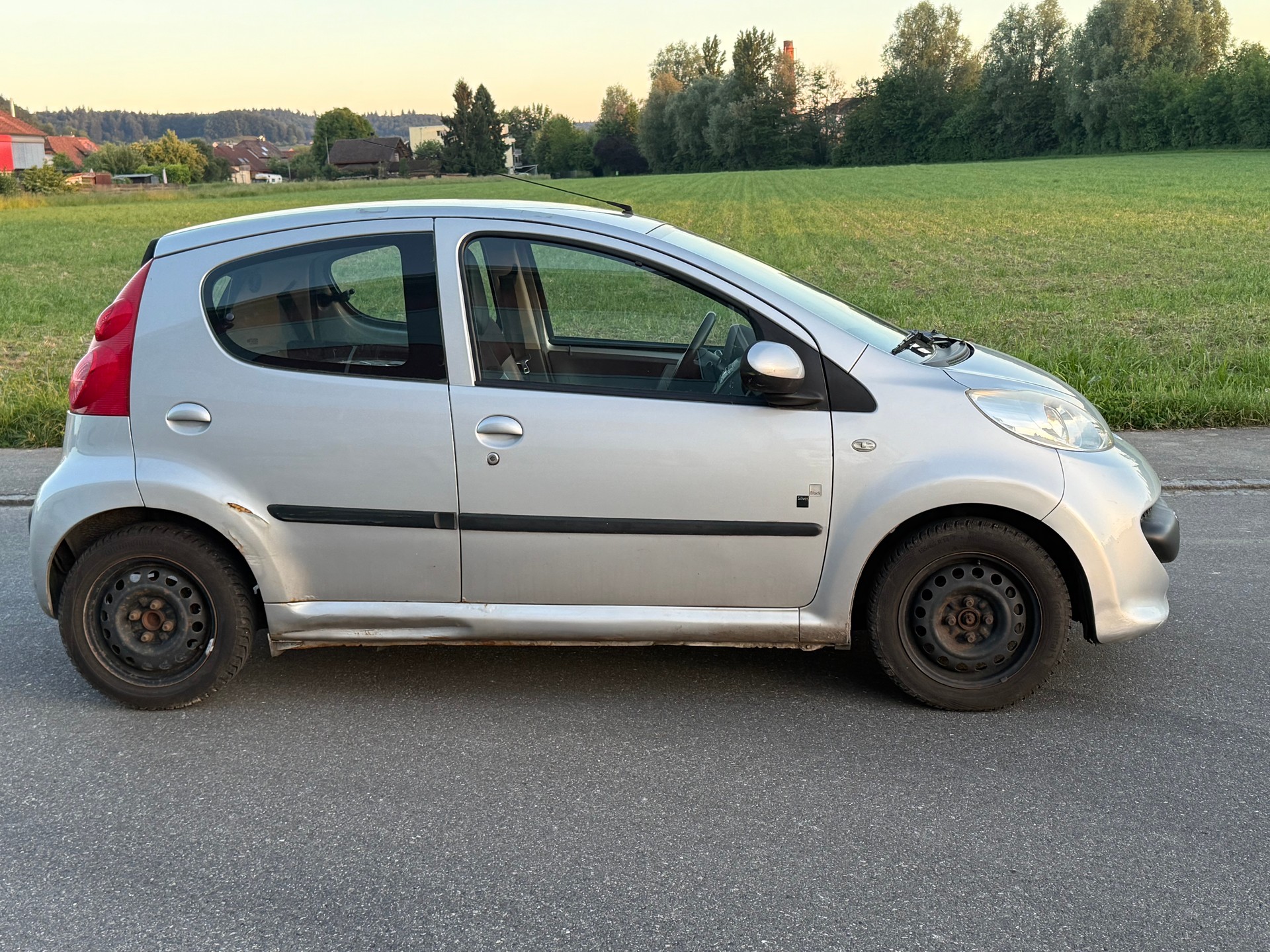 PEUGEOT 107 1.0 Trendy-image-4