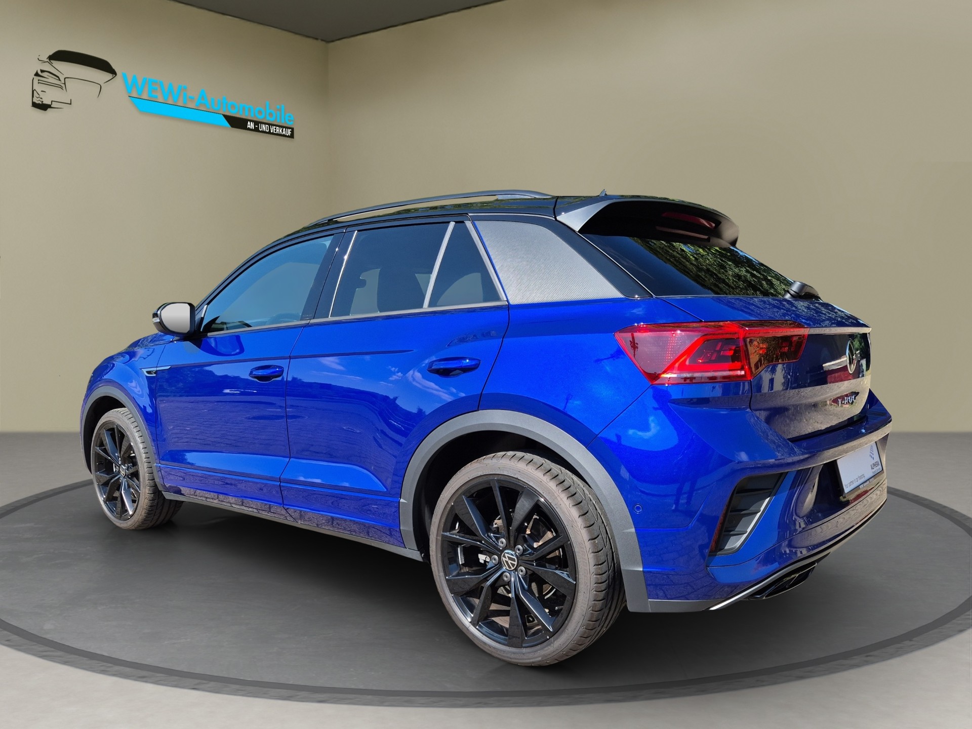 VW T-Roc 2.0 TSI R-Line DSG 4Motion-image-2