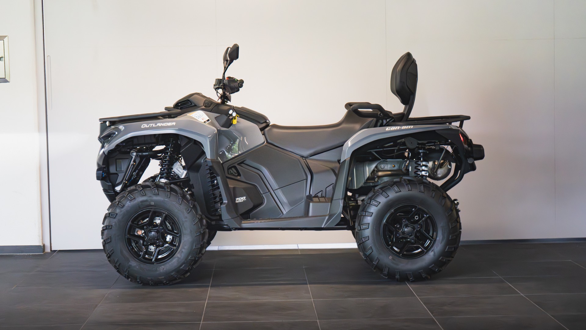 CAN-AM 700 Max DPS ABS T-showroom-element-1