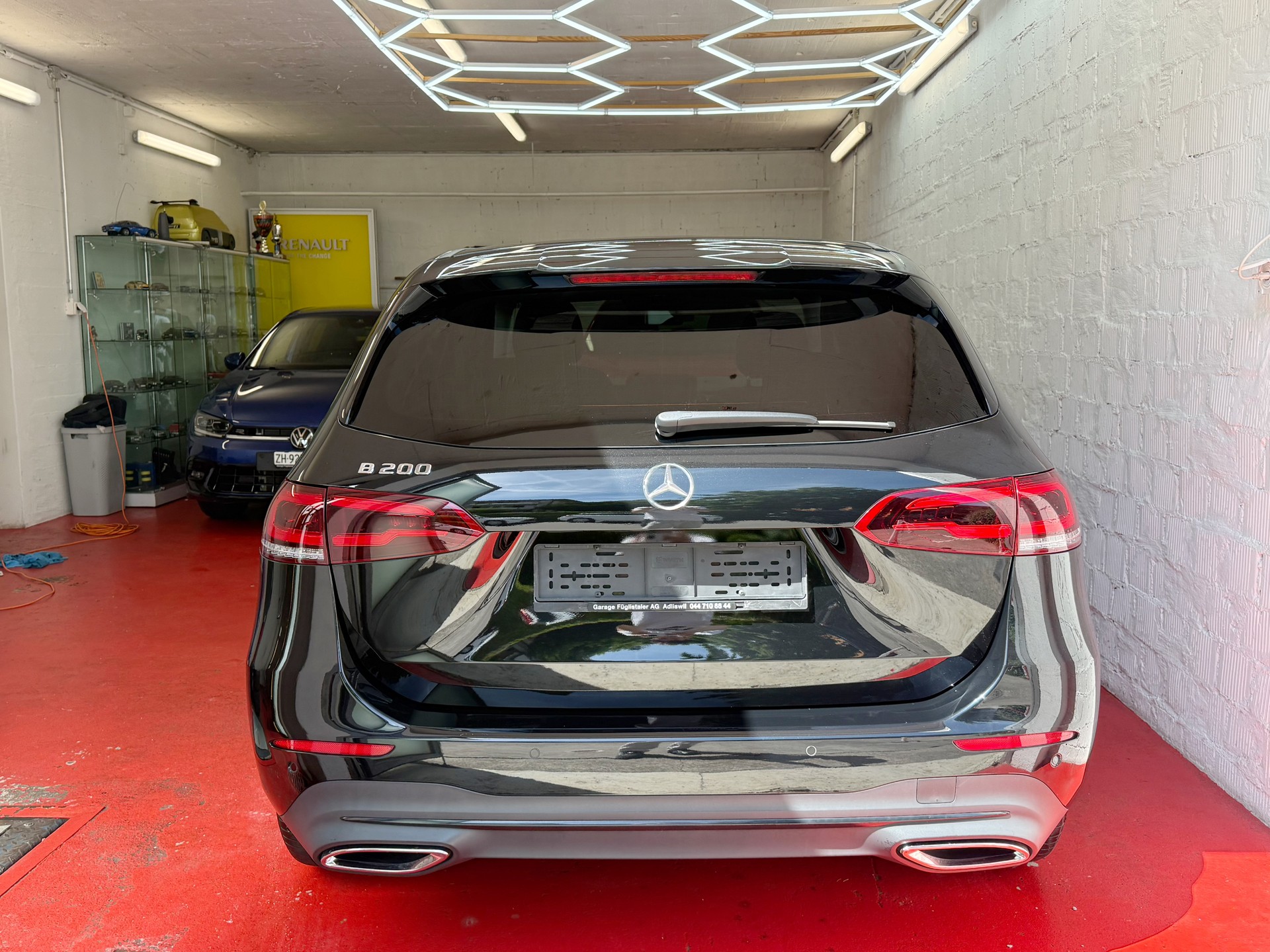 MERCEDES-BENZ B 200 Night Star 7G-DCT-showroom-element-3