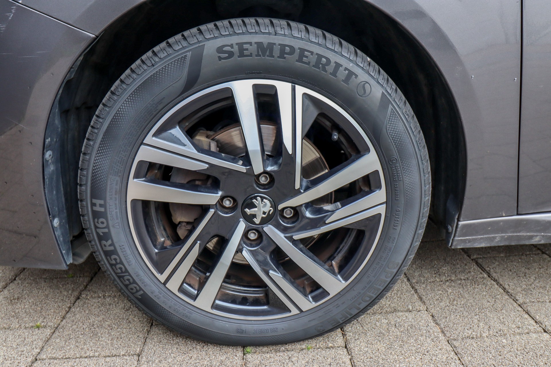 PEUGEOT 1.2 PureTech 100 Allure-image-4