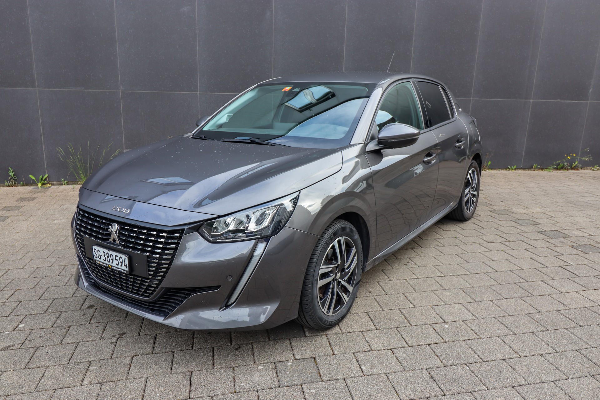 PEUGEOT 1.2 PureTech 100 Allure-image-0