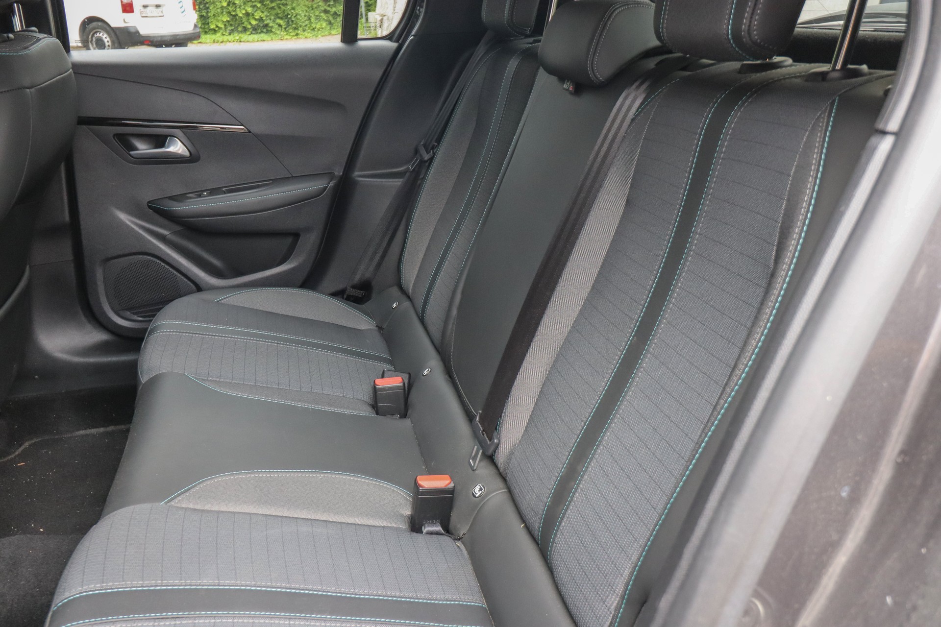 PEUGEOT 1.2 PureTech 100 Allure-image-5