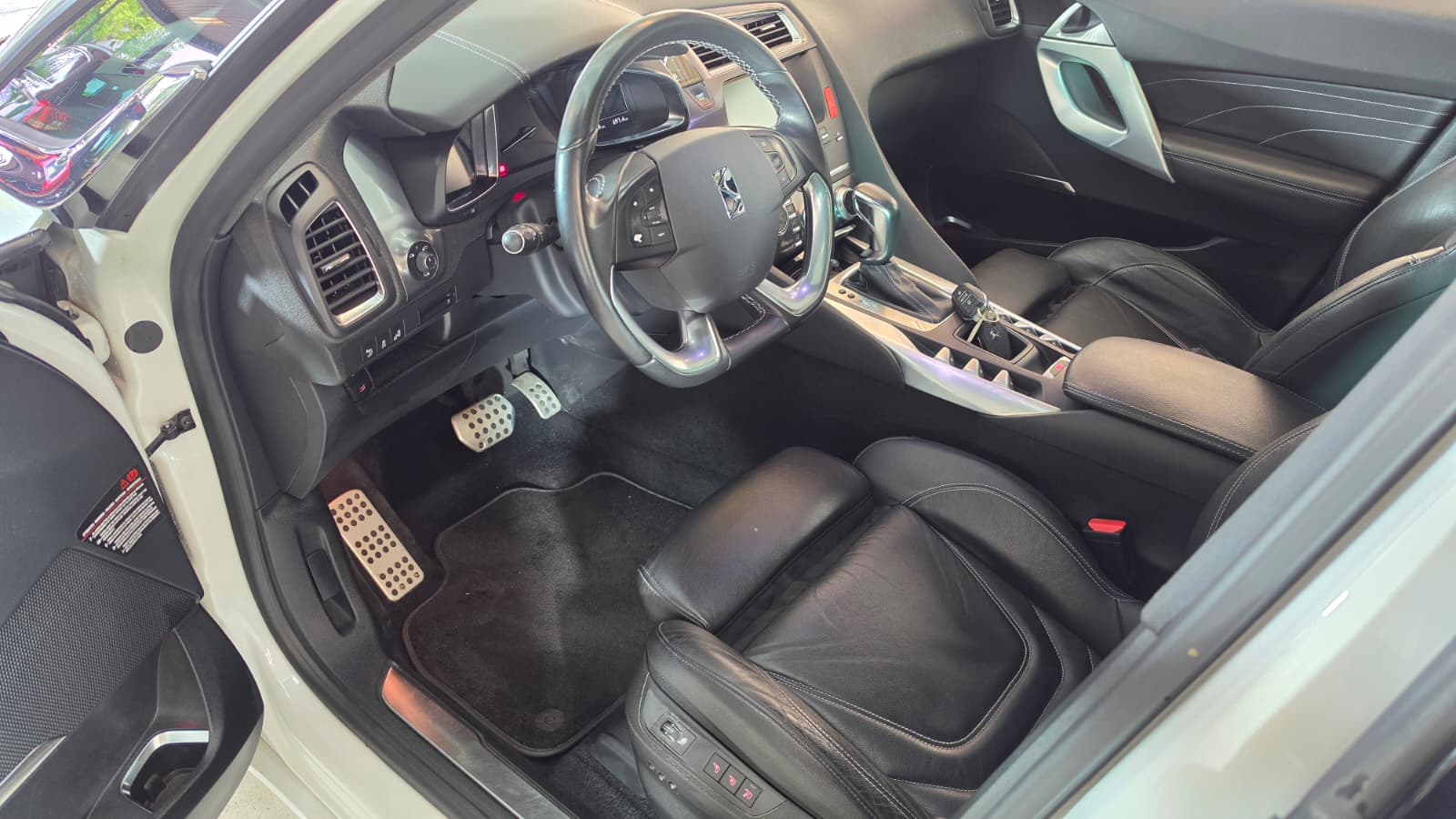 DS AUTOMOBILES DS5 2.0 e-HDi SO Chic Automatic, Top Zustand, Schweizer Fahrzeug, Frisch ab MFK und Frisch ab Service-image-9