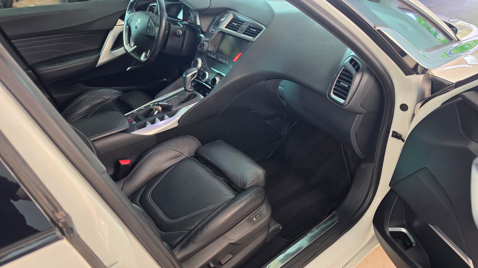 DS AUTOMOBILES DS5 2.0 e-HDi SO Chic Automatic, Top Zustand, Schweizer Fahrzeug, Frisch ab MFK und Frisch ab Service-image-10