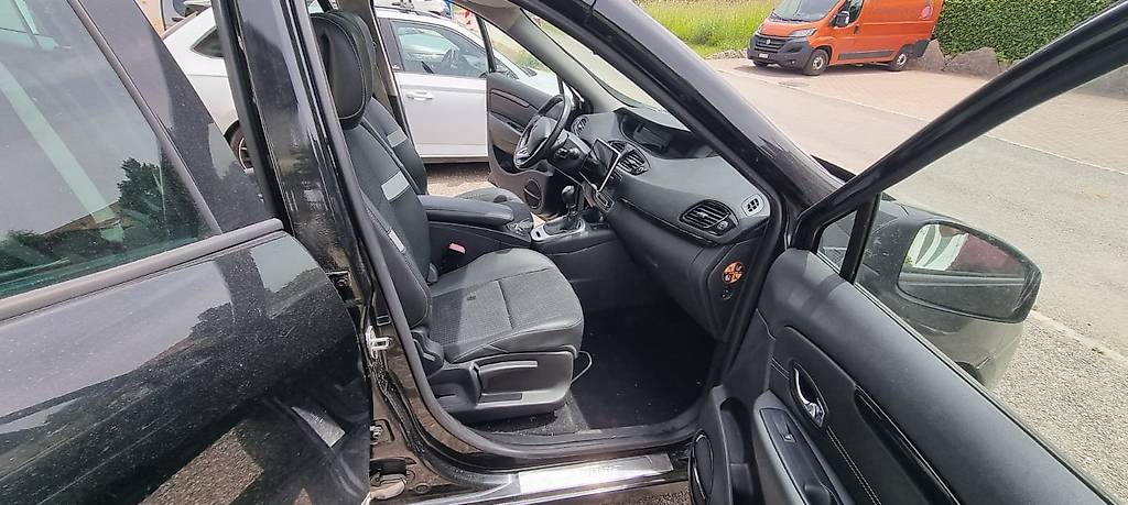 RENAULT 1.2 TCe 130 Swiss Ed. S/S 7P-image-2
