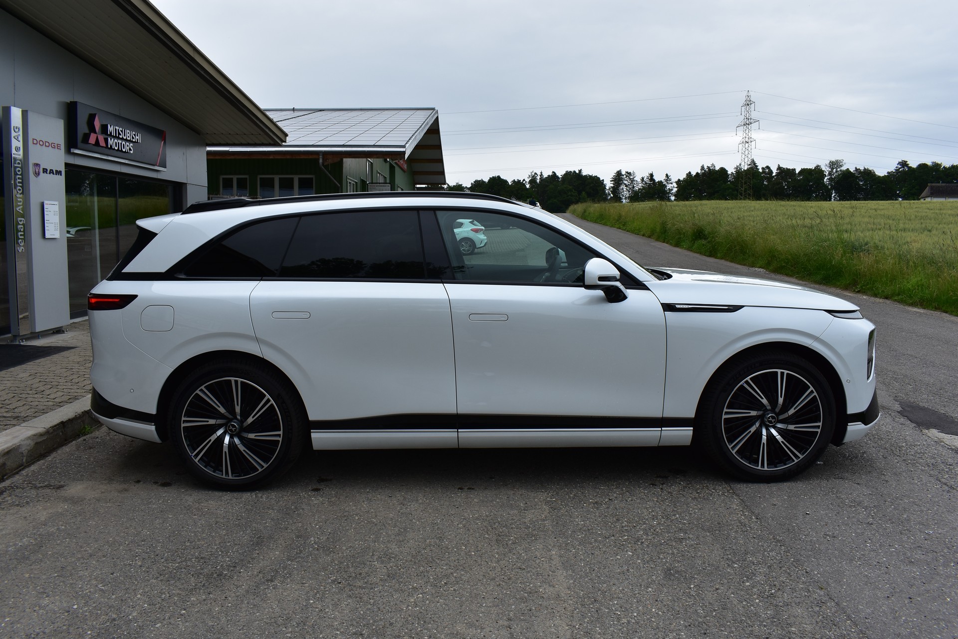 XPENG G9 93kWh Performance AWD-image-2