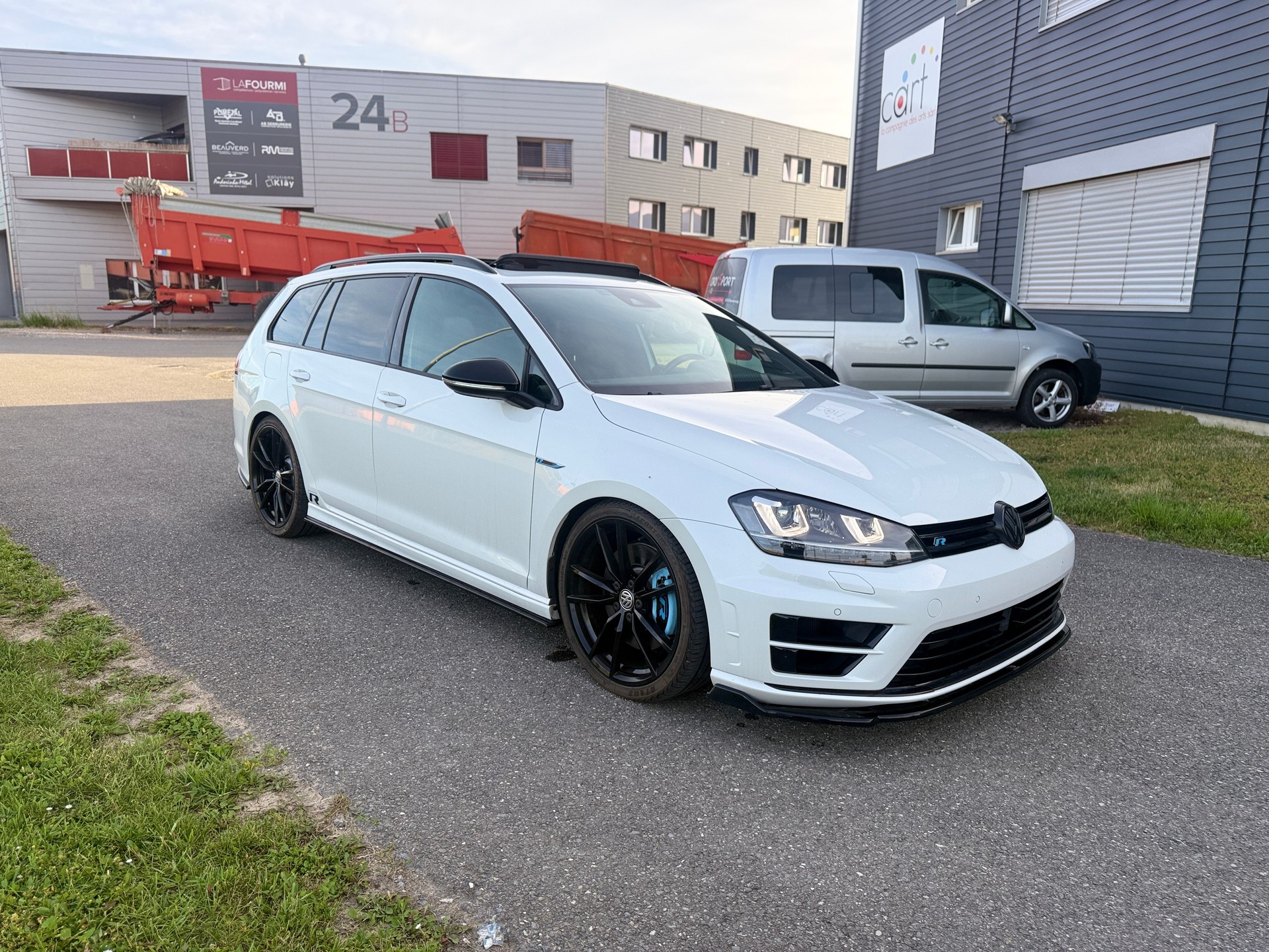 VW Golf Variant 2.0 TSI R 4 Motion DSG-image-1