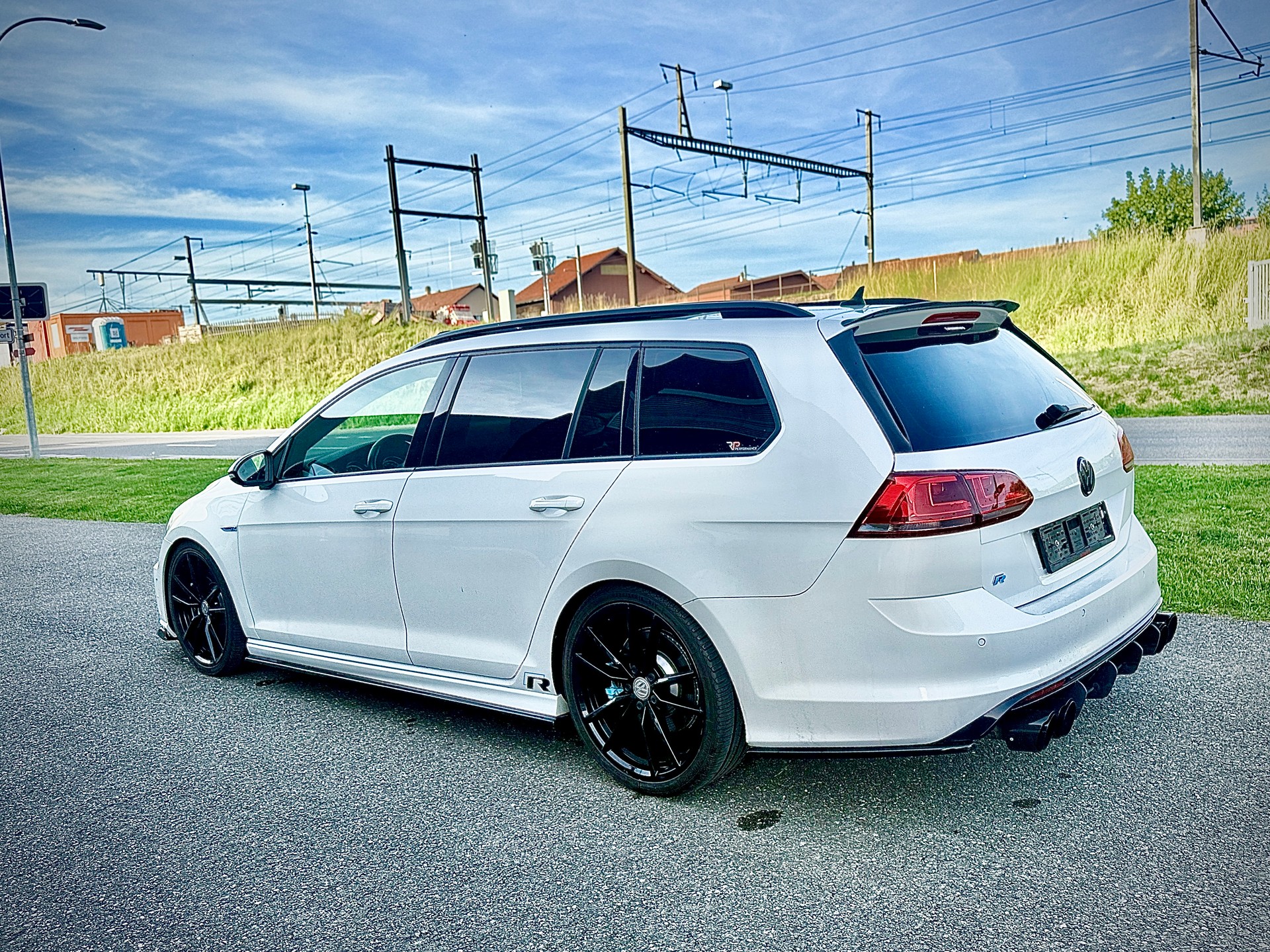 VW Golf Variant 2.0 TSI R 4 Motion DSG-image-2