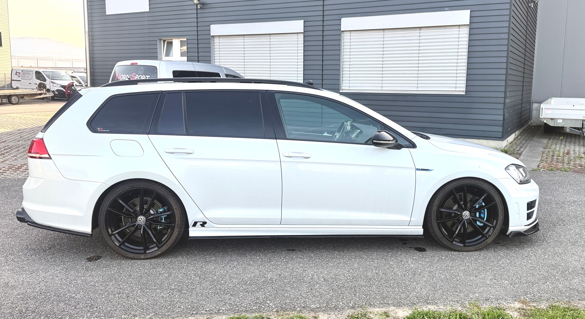 VW Golf Variant 2.0 TSI R 4 Motion DSG-image-4