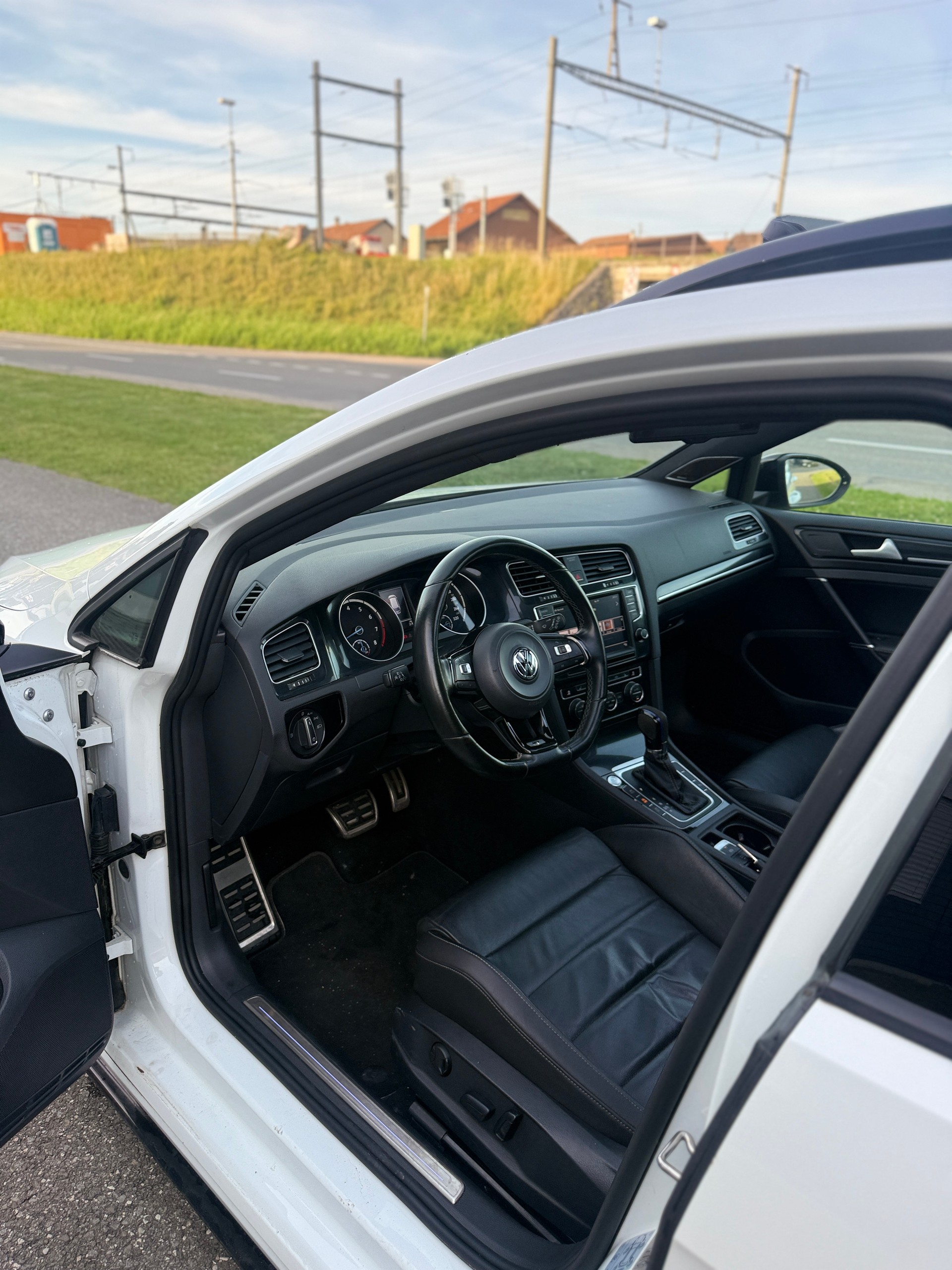 VW Golf Variant 2.0 TSI R 4 Motion DSG-image-10
