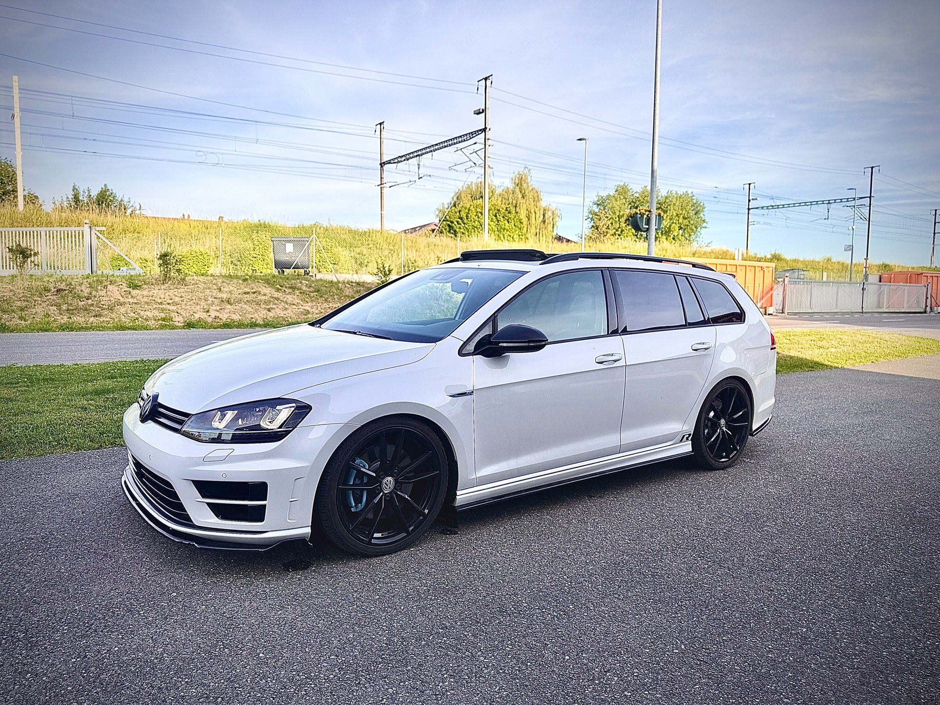 VW Golf Variant 2.0 TSI R 4 Motion DSG-image-0