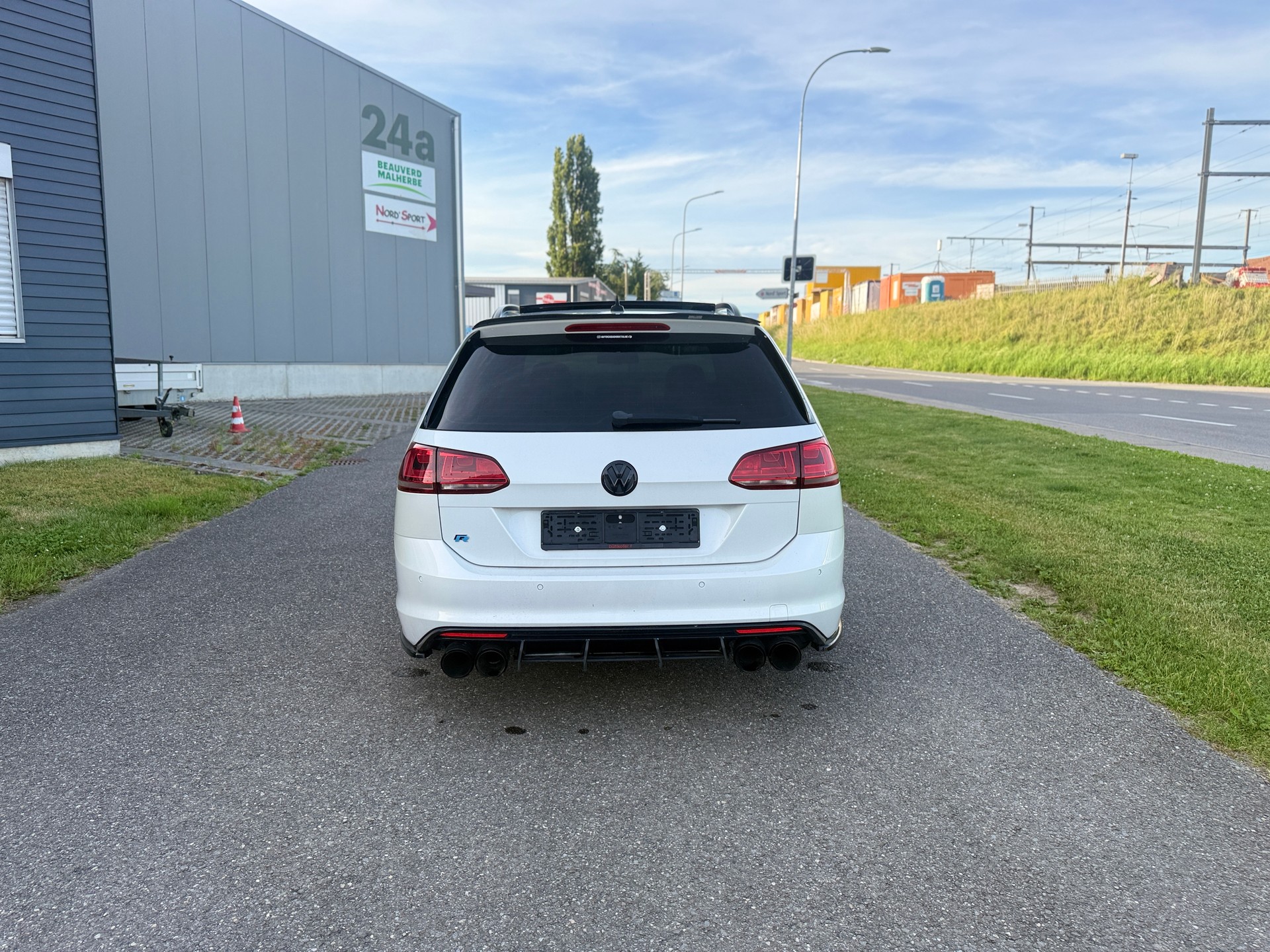 VW Golf Variant 2.0 TSI R 4 Motion DSG-image-7