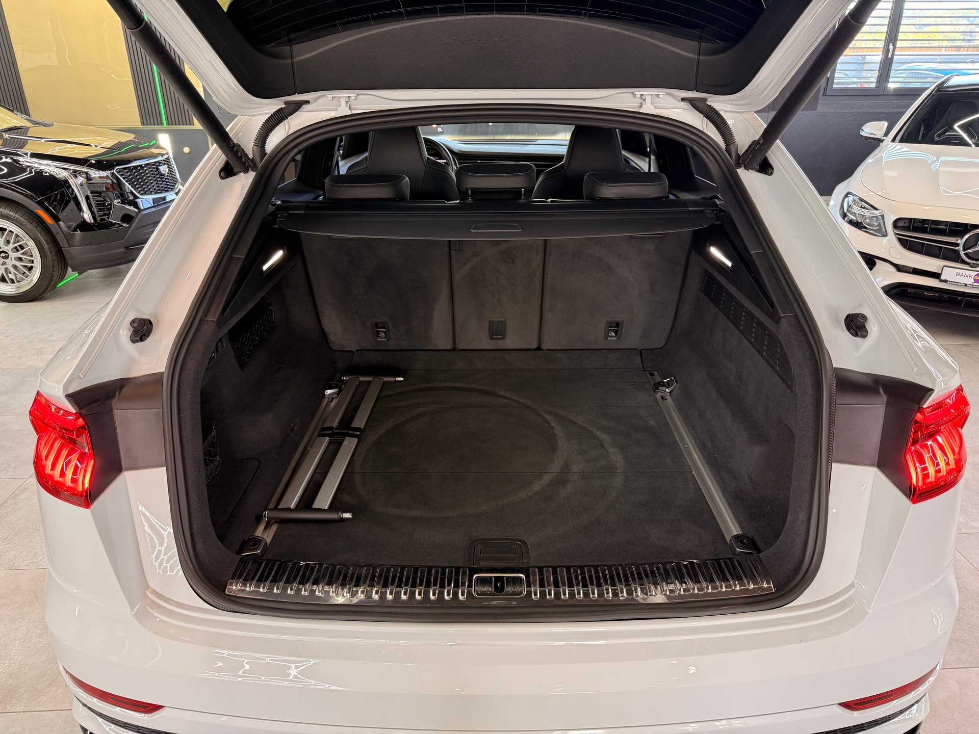 AUDI SQ8 4.0 V8 TFSI quattro T-Tronic-image-16