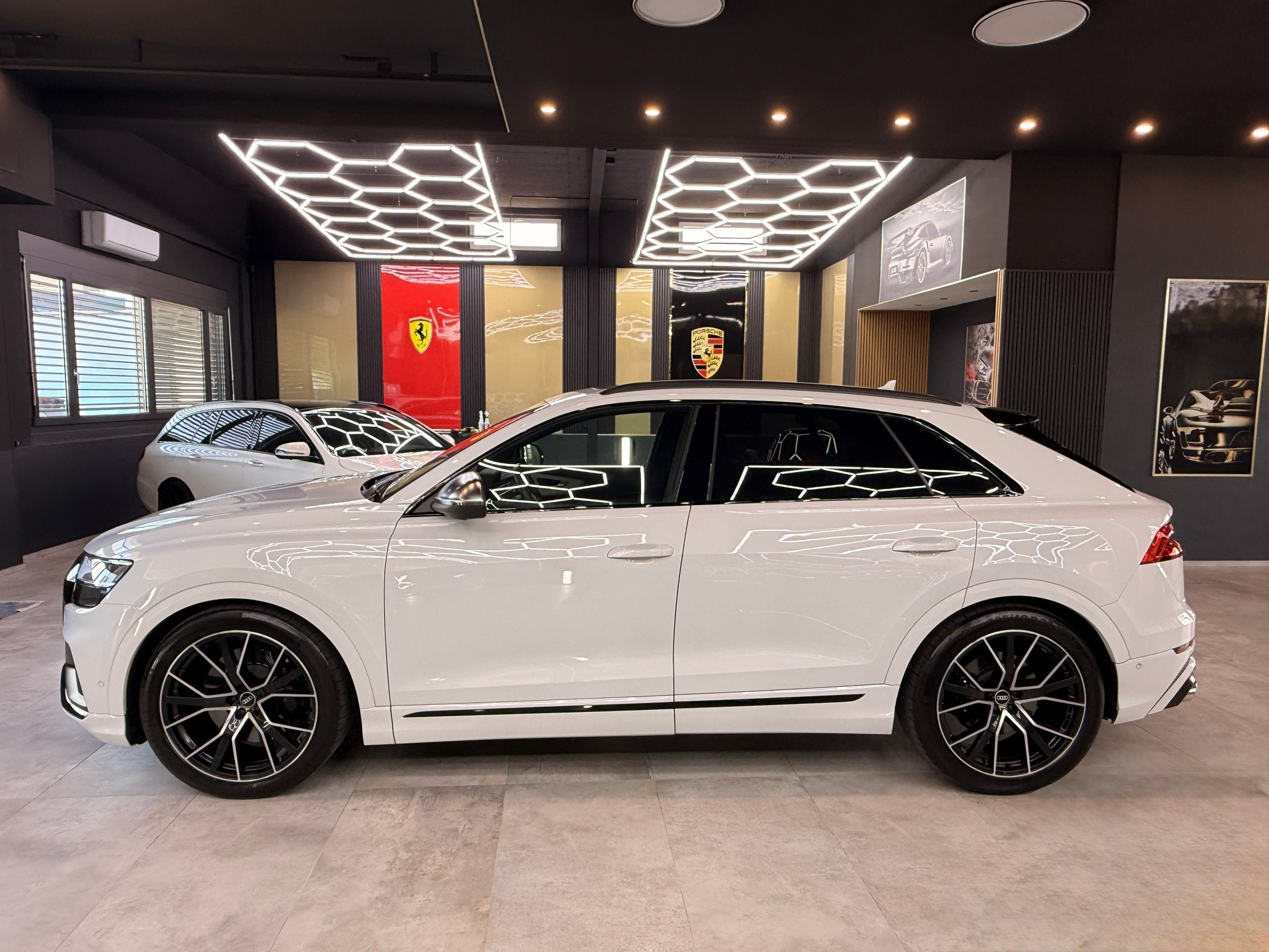 AUDI SQ8 4.0 V8 TFSI quattro T-Tronic-image-7