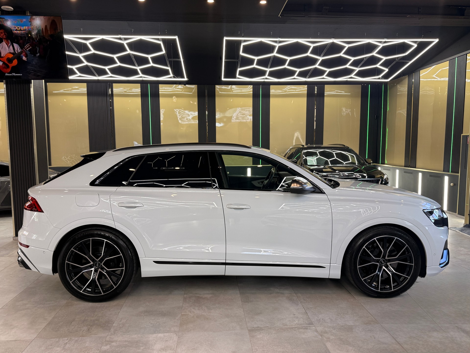 AUDI SQ8 4.0 V8 TFSI quattro T-Tronic-image-3