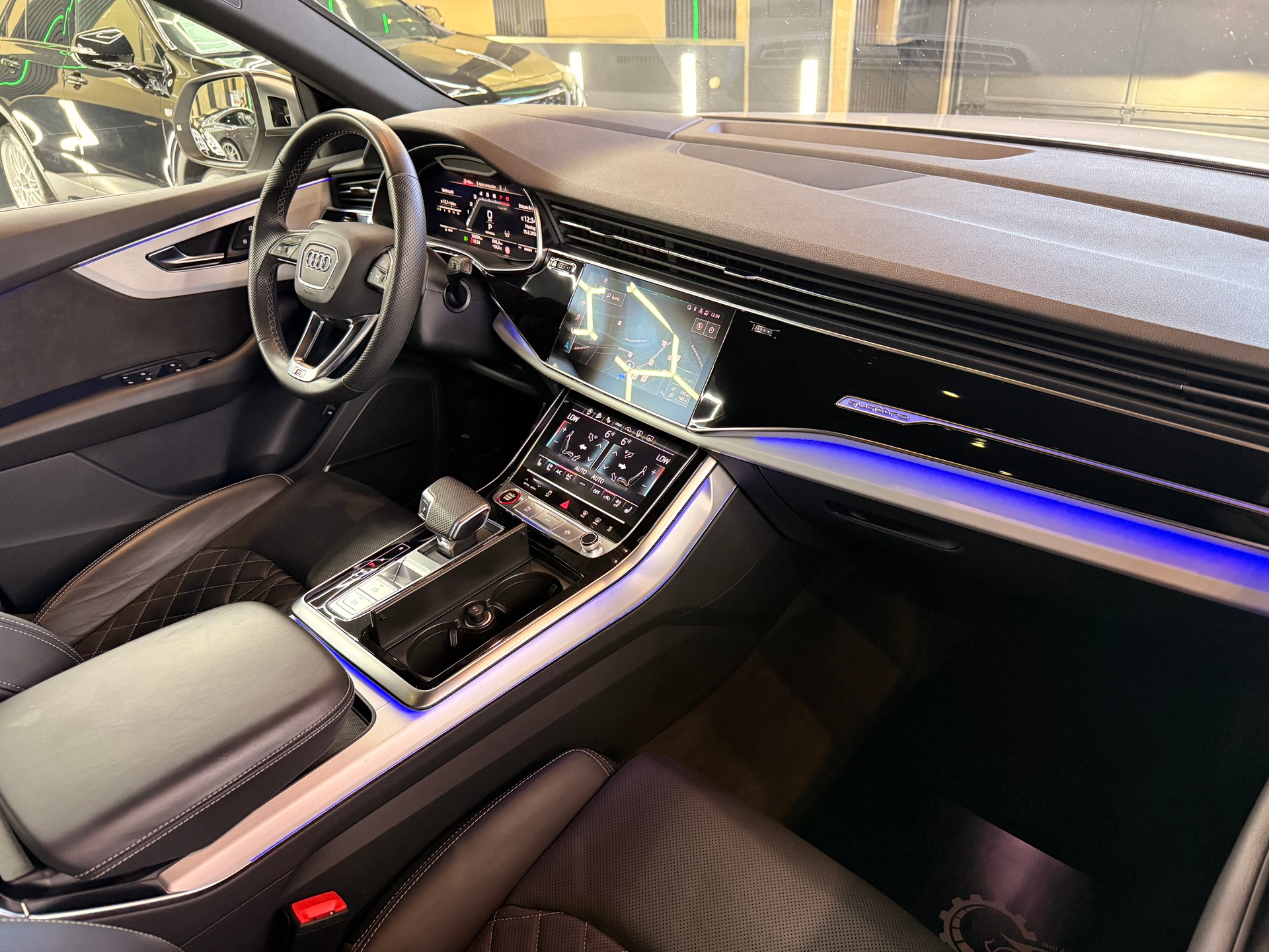AUDI SQ8 4.0 V8 TFSI quattro T-Tronic-image-11