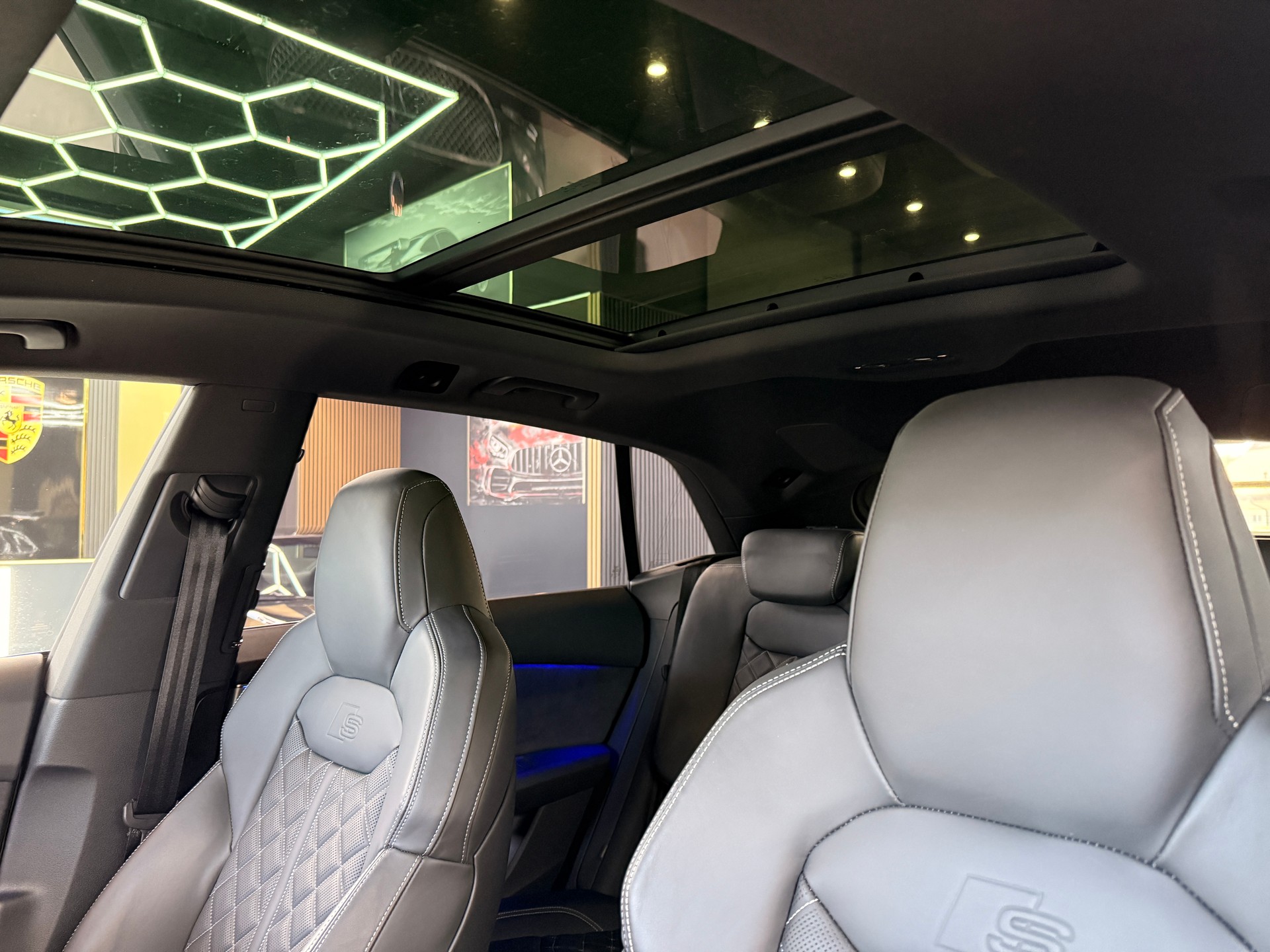 AUDI SQ8 4.0 V8 TFSI quattro T-Tronic-image-10