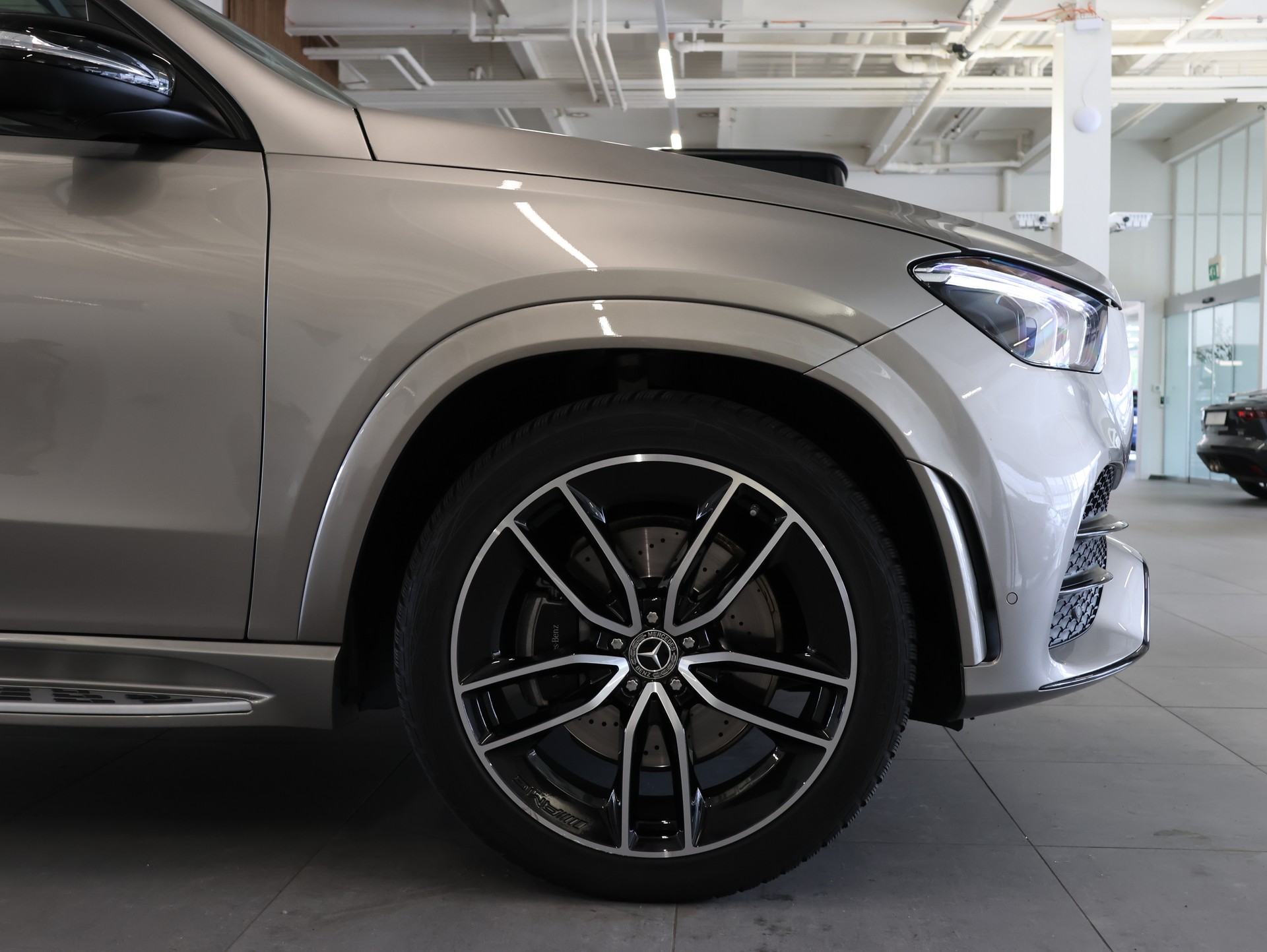 MERCEDES-BENZ GLE 400 d 4Matic AMG Line 9G-Tronic *AMG Line Ausstattung* *360 Kamera* *Burmester*-image-7