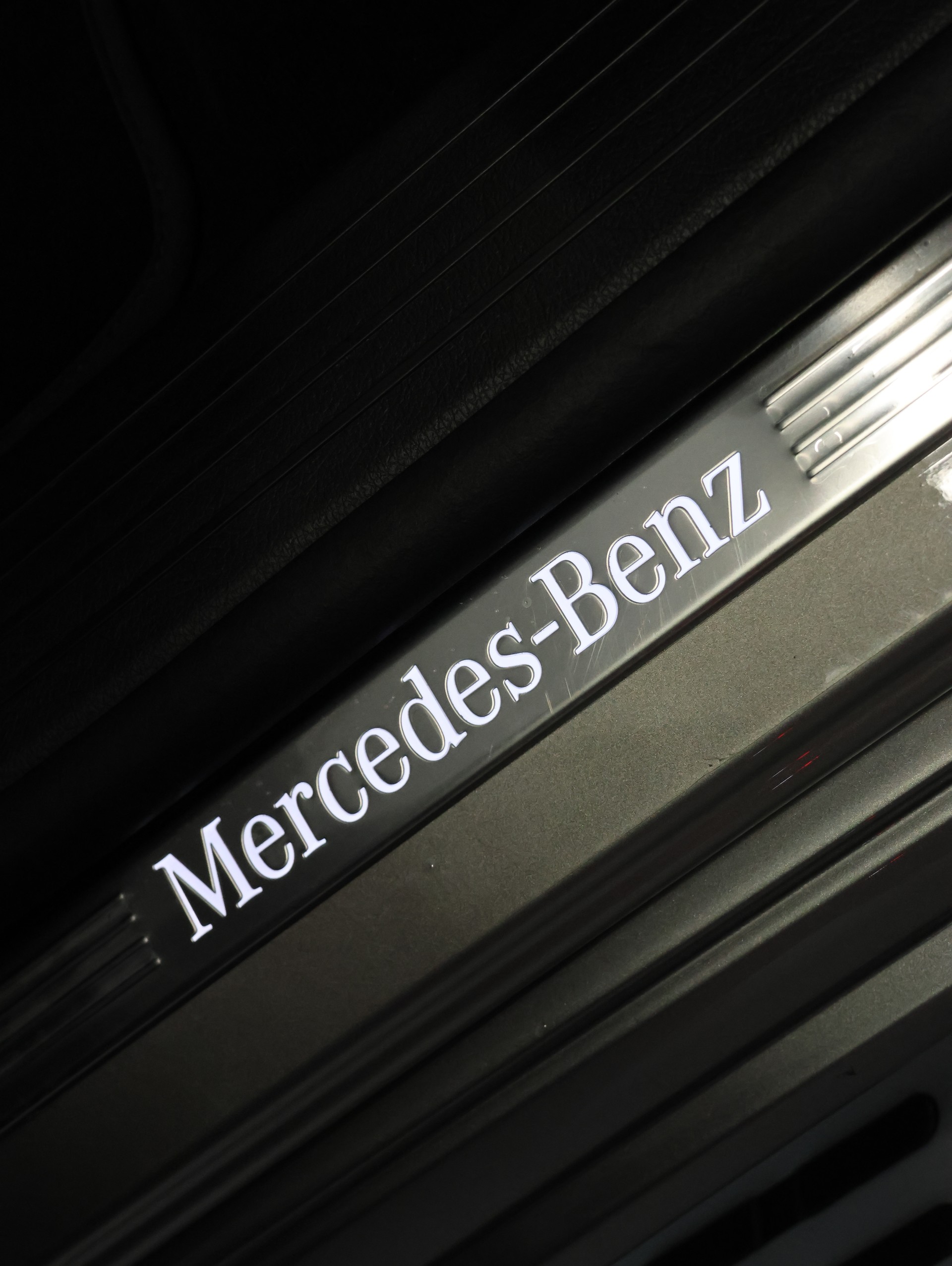 MERCEDES-BENZ GLE 400 d 4Matic AMG Line 9G-Tronic *AMG Line Ausstattung* *360 Kamera* *Burmester*-image-16