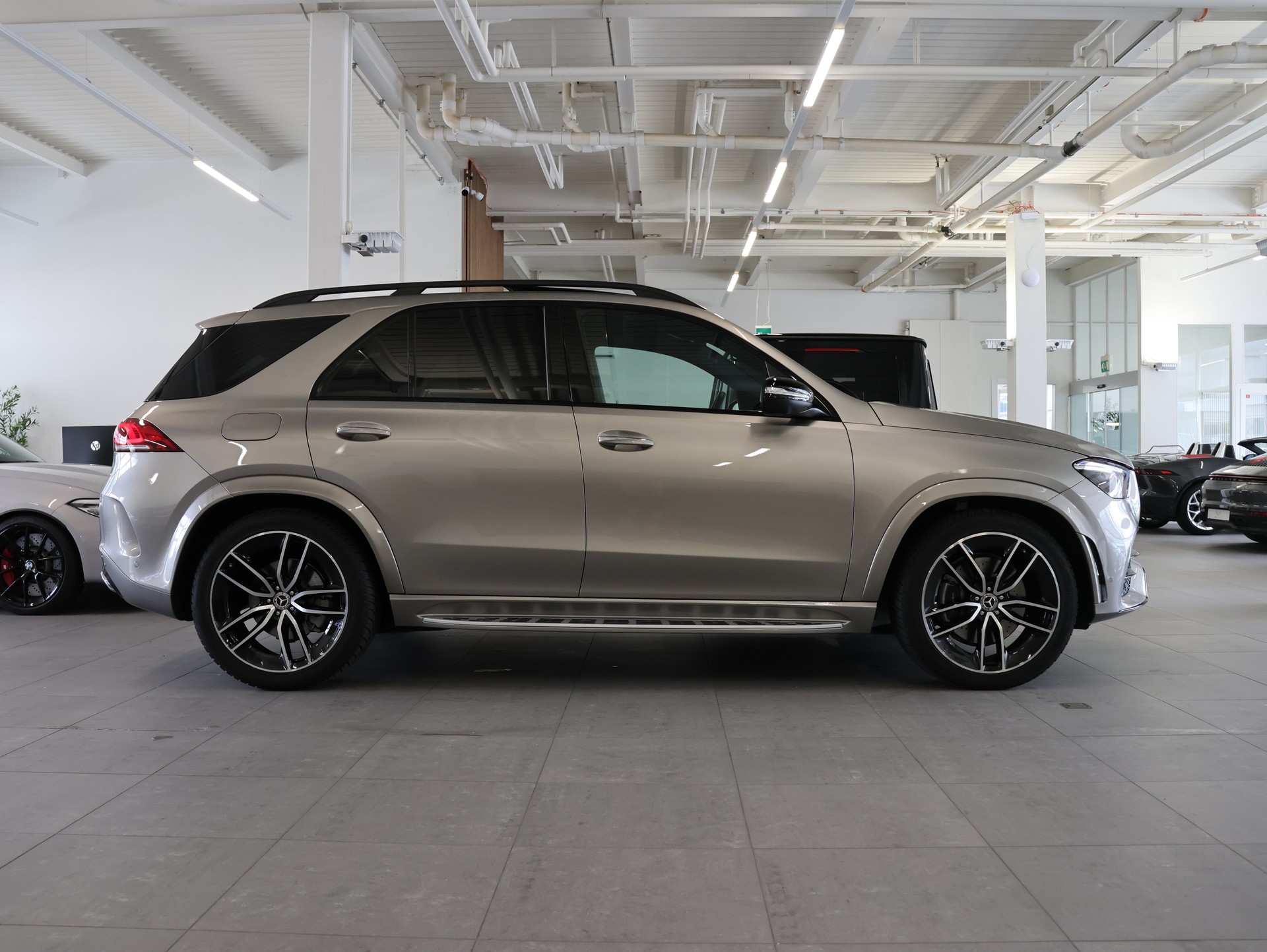 MERCEDES-BENZ GLE 400 d 4Matic AMG Line 9G-Tronic *AMG Line Ausstattung* *360 Kamera* *Burmester*-image-6