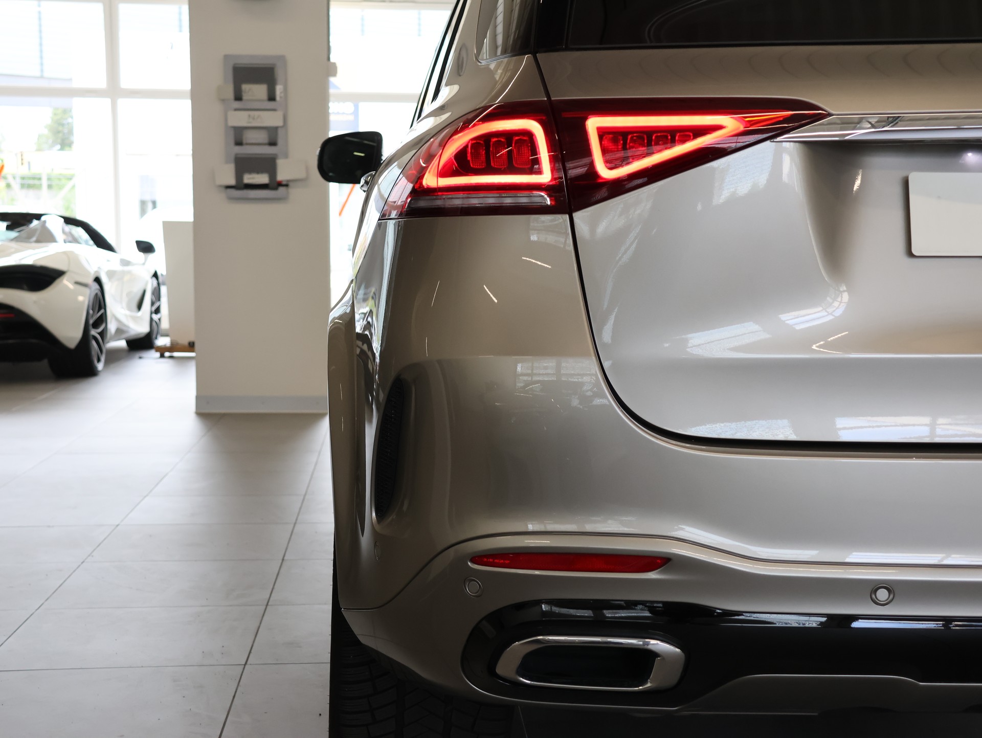 MERCEDES-BENZ GLE 400 d 4Matic AMG Line 9G-Tronic *AMG Line Ausstattung* *360 Kamera* *Burmester*-image-11