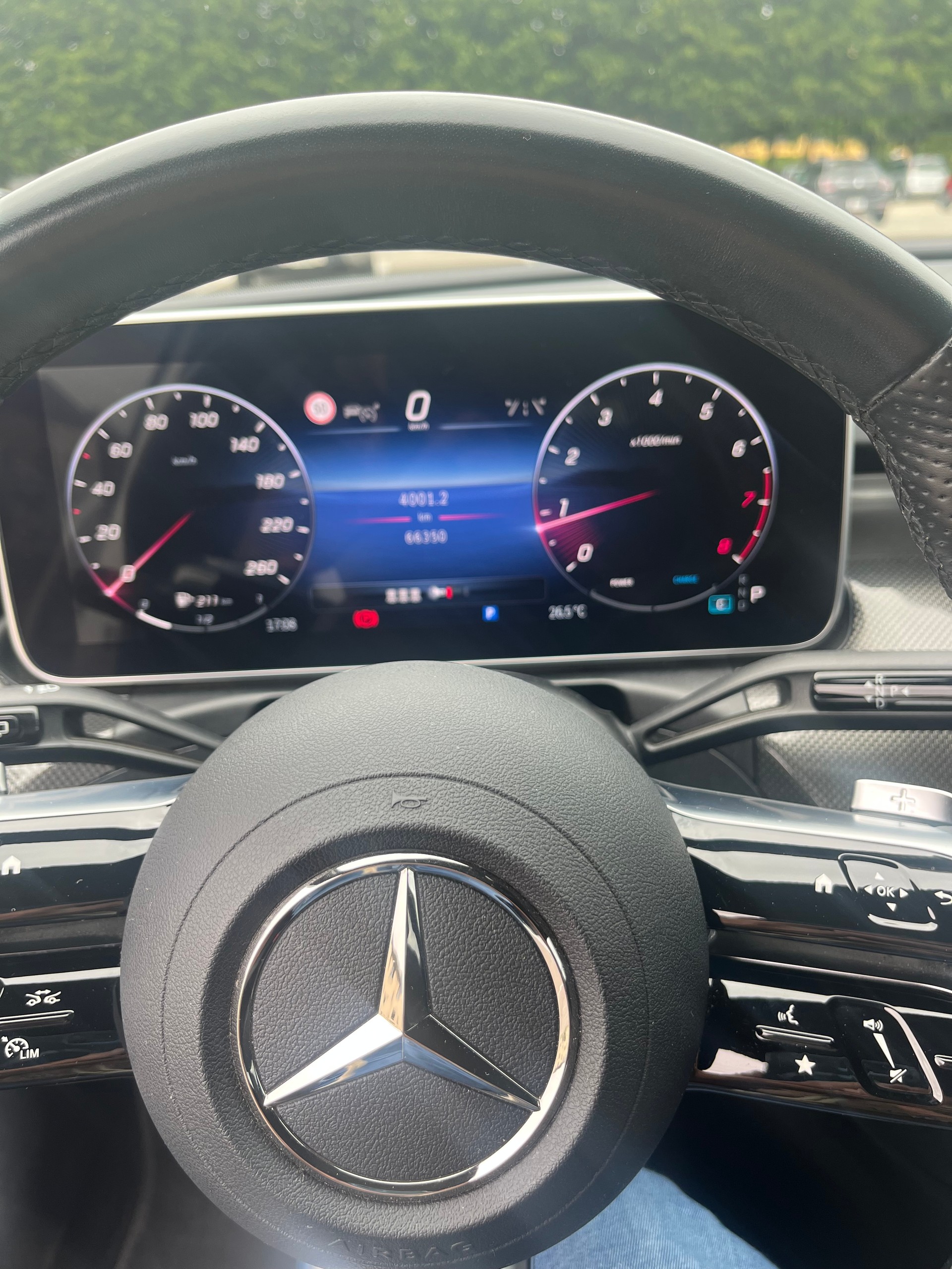 MERCEDES-BENZ C 200 AMG Line-image-4