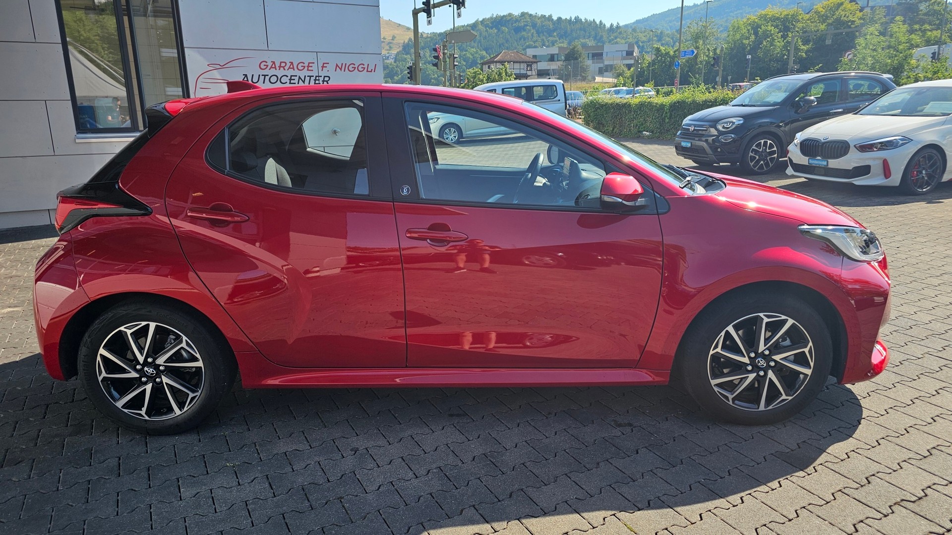 TOYOTA Yaris 1.5 Trend e-CVT-image-4