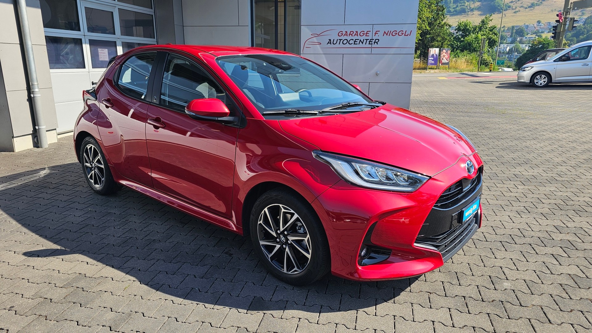 TOYOTA Yaris 1.5 Trend e-CVT-image-1