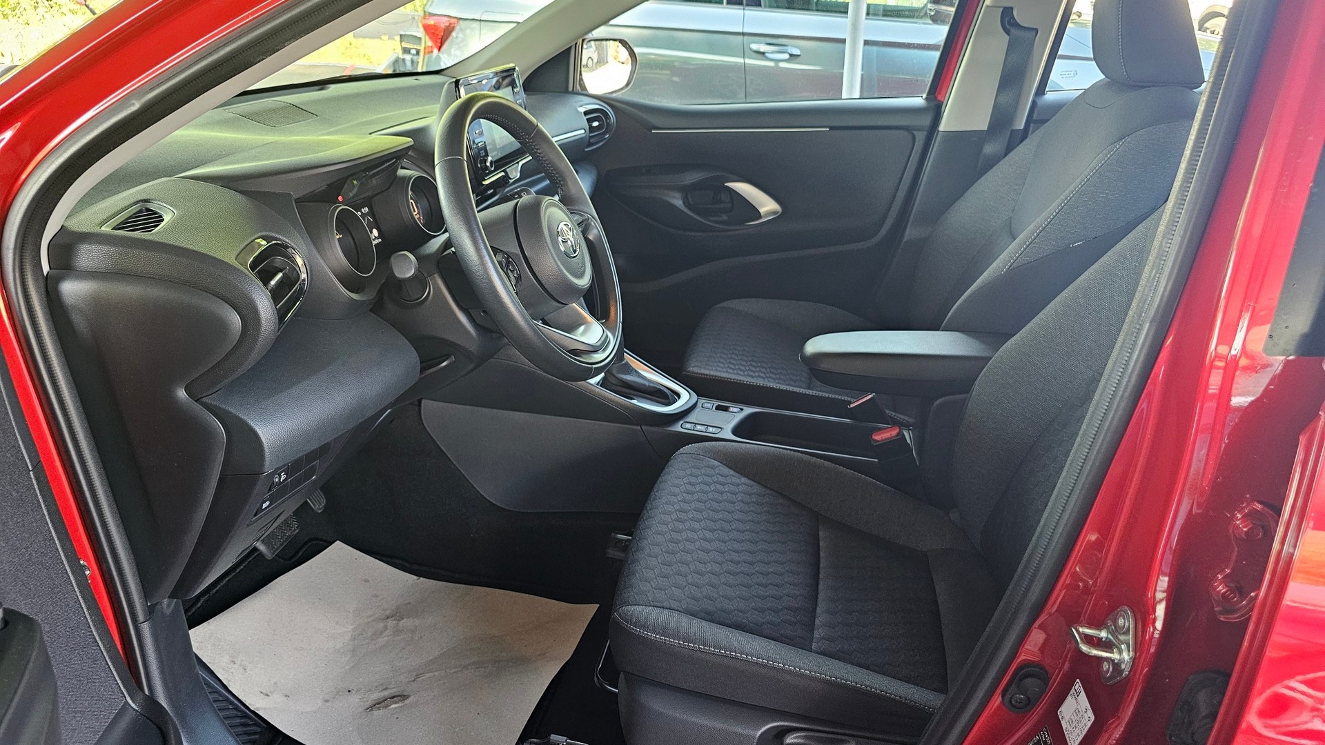 TOYOTA Yaris 1.5 Trend e-CVT-image-19