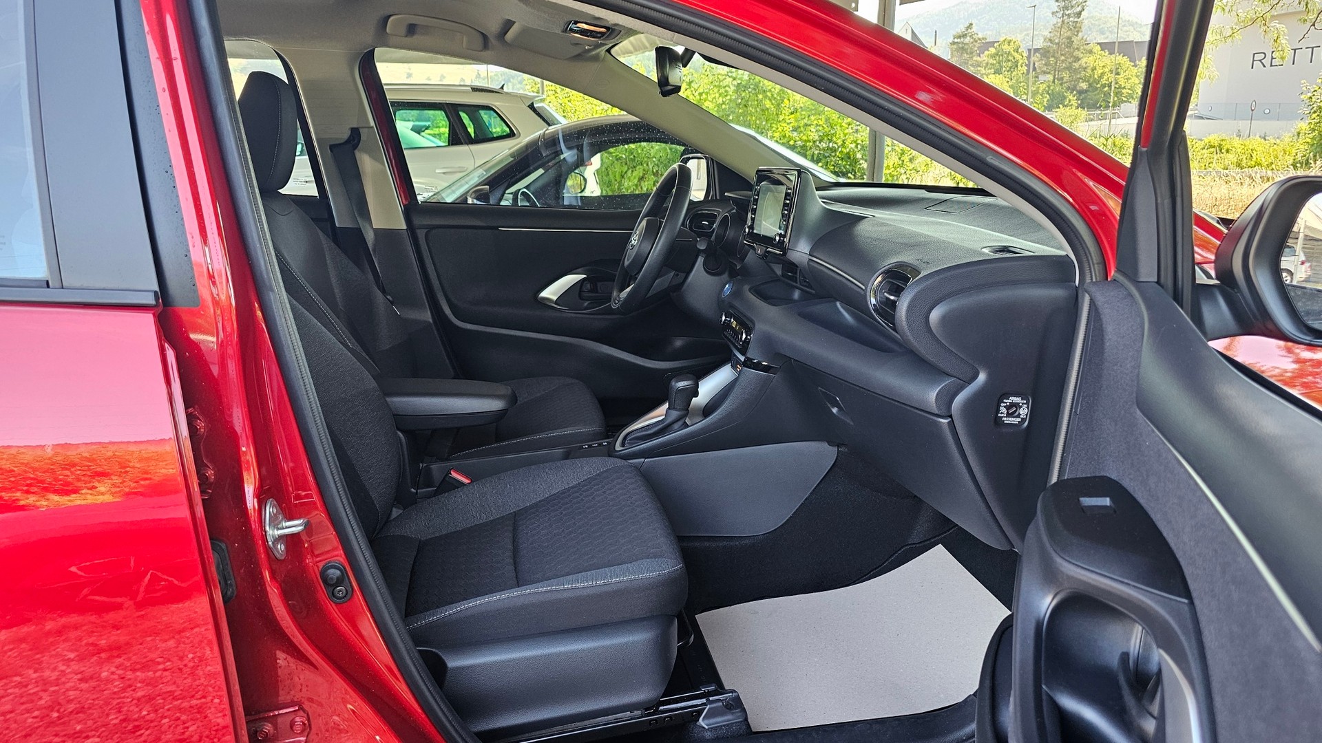 TOYOTA Yaris 1.5 Trend e-CVT-image-20