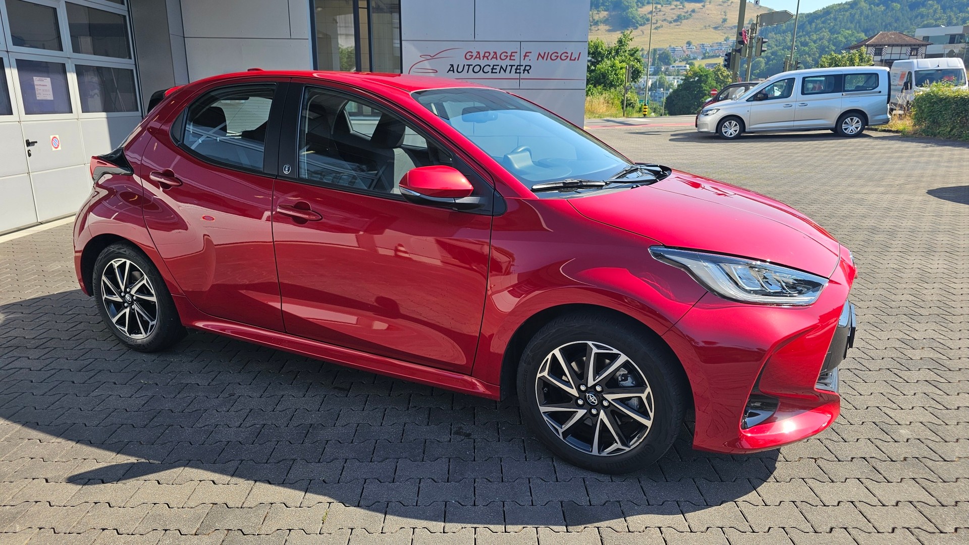 TOYOTA Yaris 1.5 Trend e-CVT-image-2