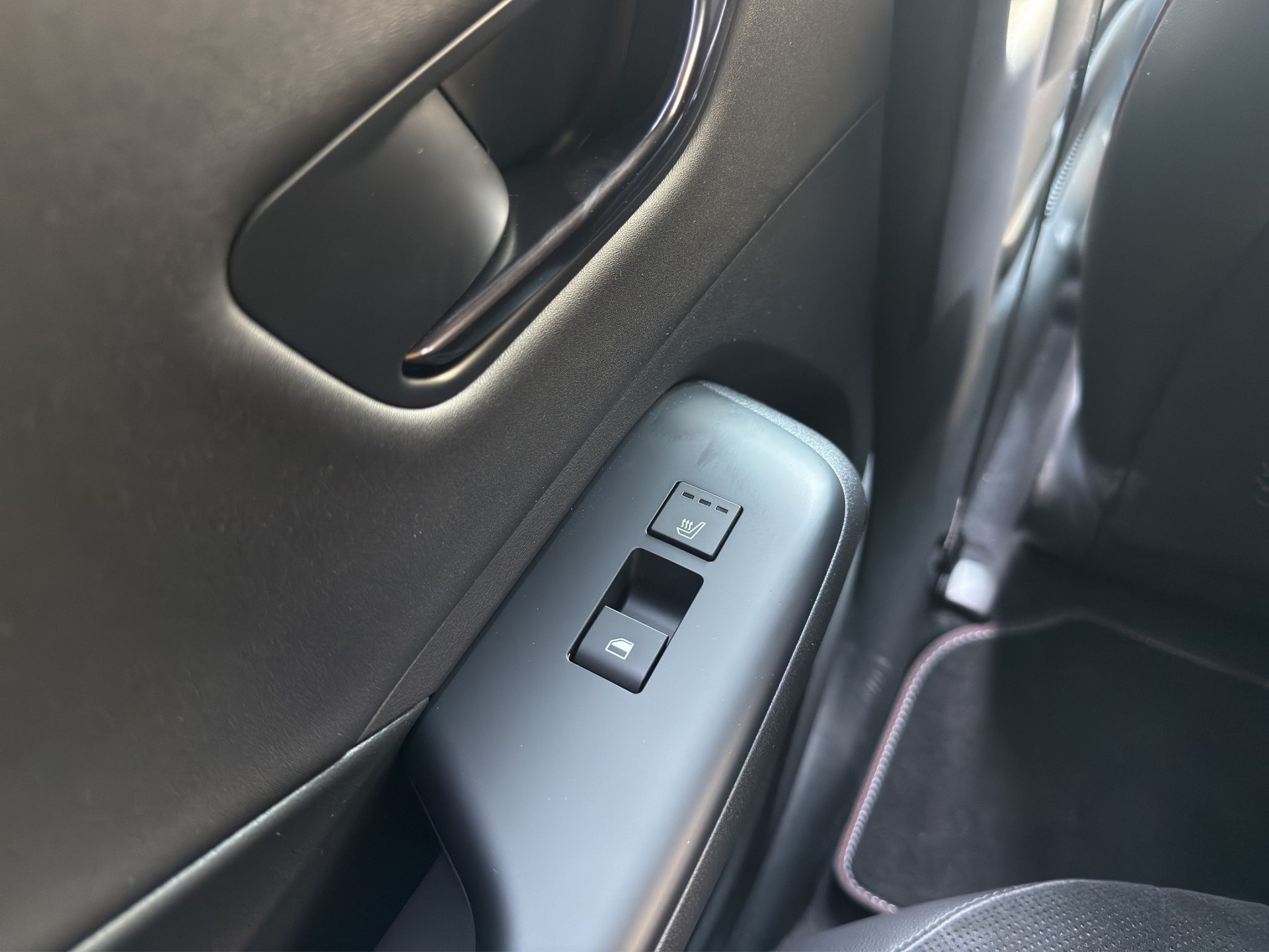 HYUNDAI Kona EV 65.4 kWh N Line-image-17