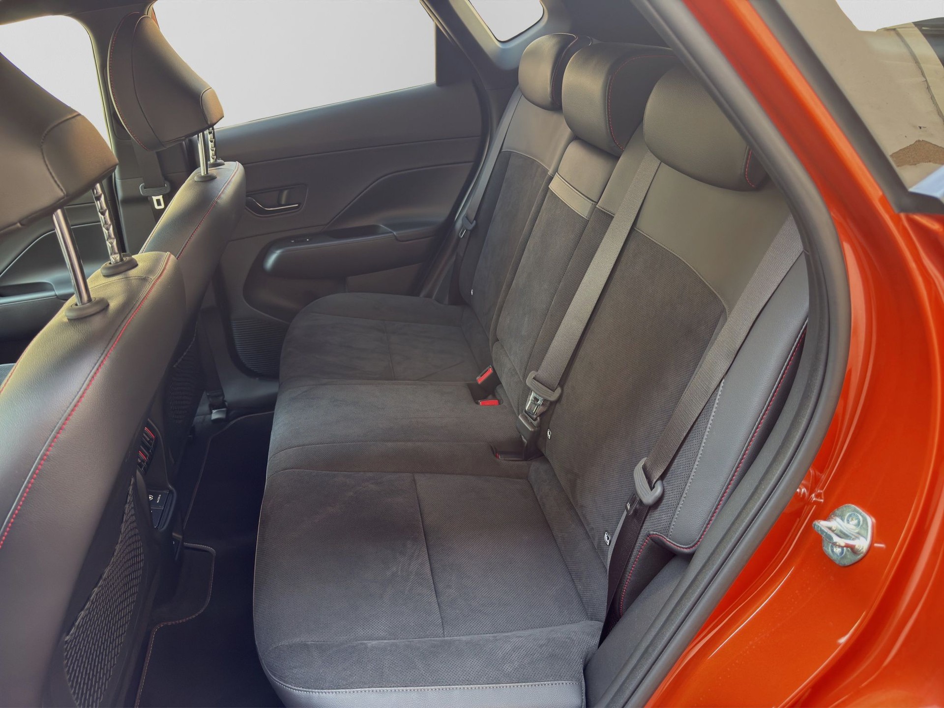 HYUNDAI Kona EV 65.4 kWh N Line-image-16