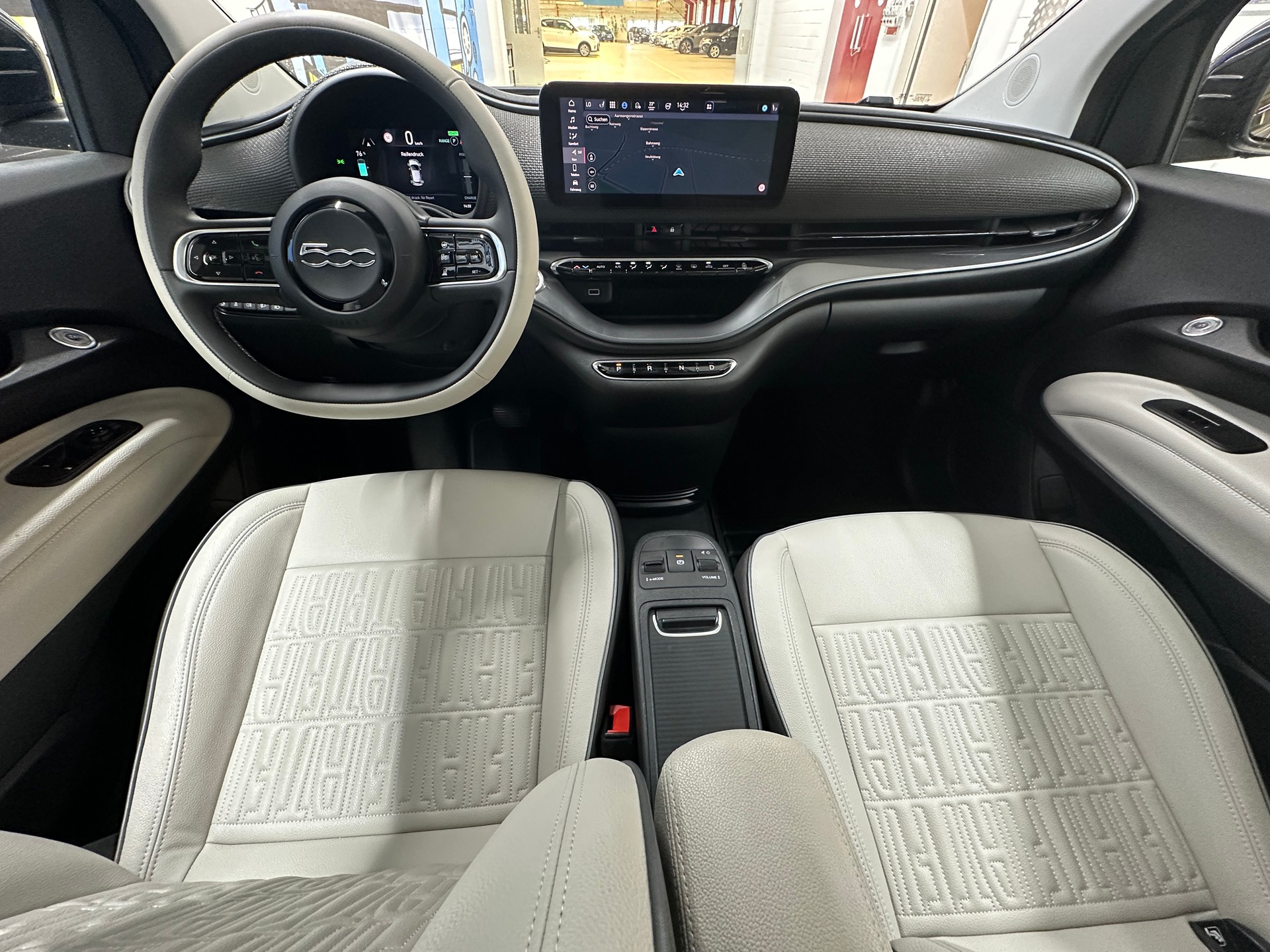 FIAT 500 electric 87 kW La Prima-image-9