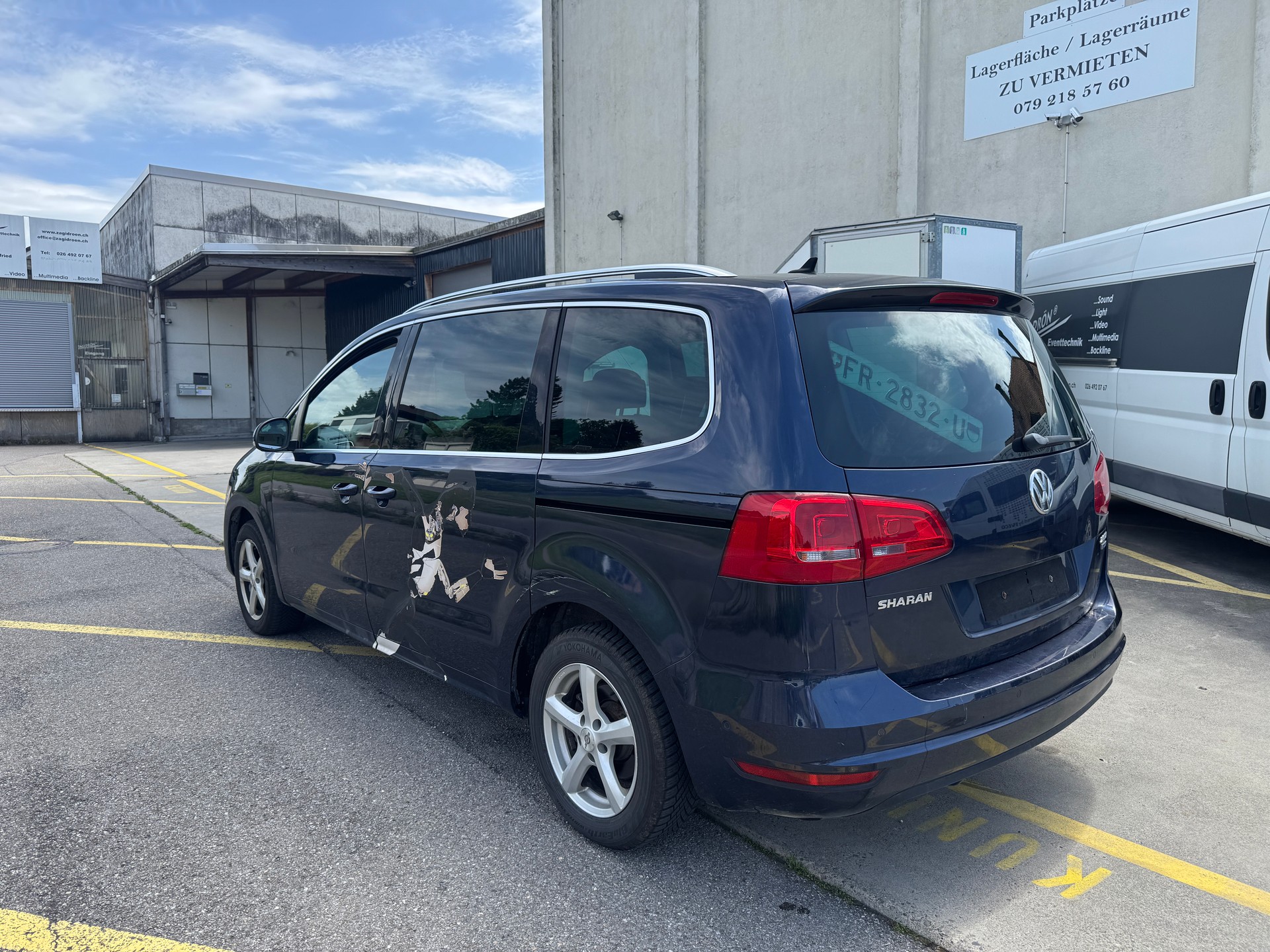 VW Sharan 2.0 TDI BlueMotion Technology Highline-image-2