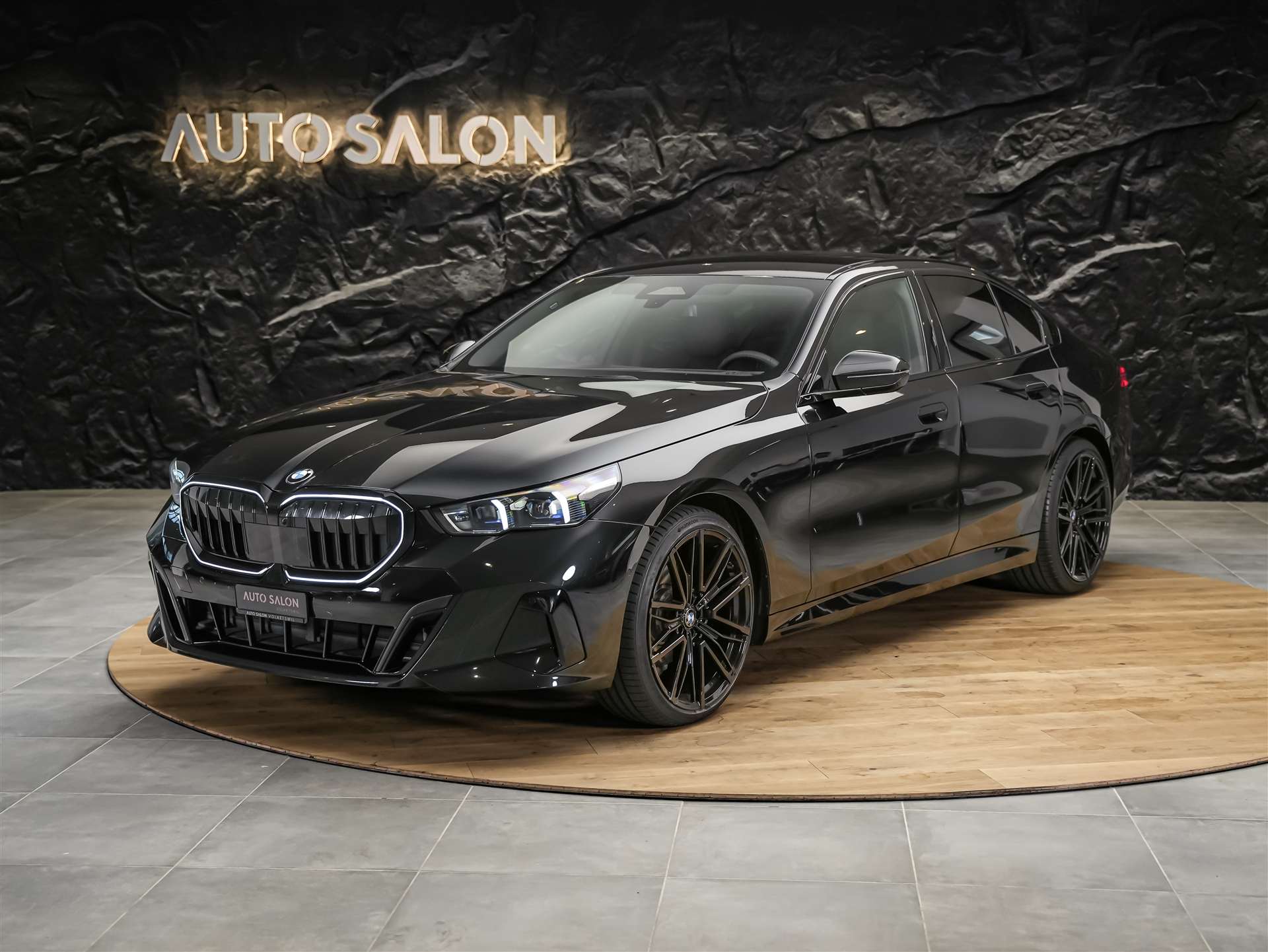 BMW 520d xDrive M Sport Steptronic *Werksgarantie*21" Felgen*Head Up*Sitzbelüftung*-showroom-element-1