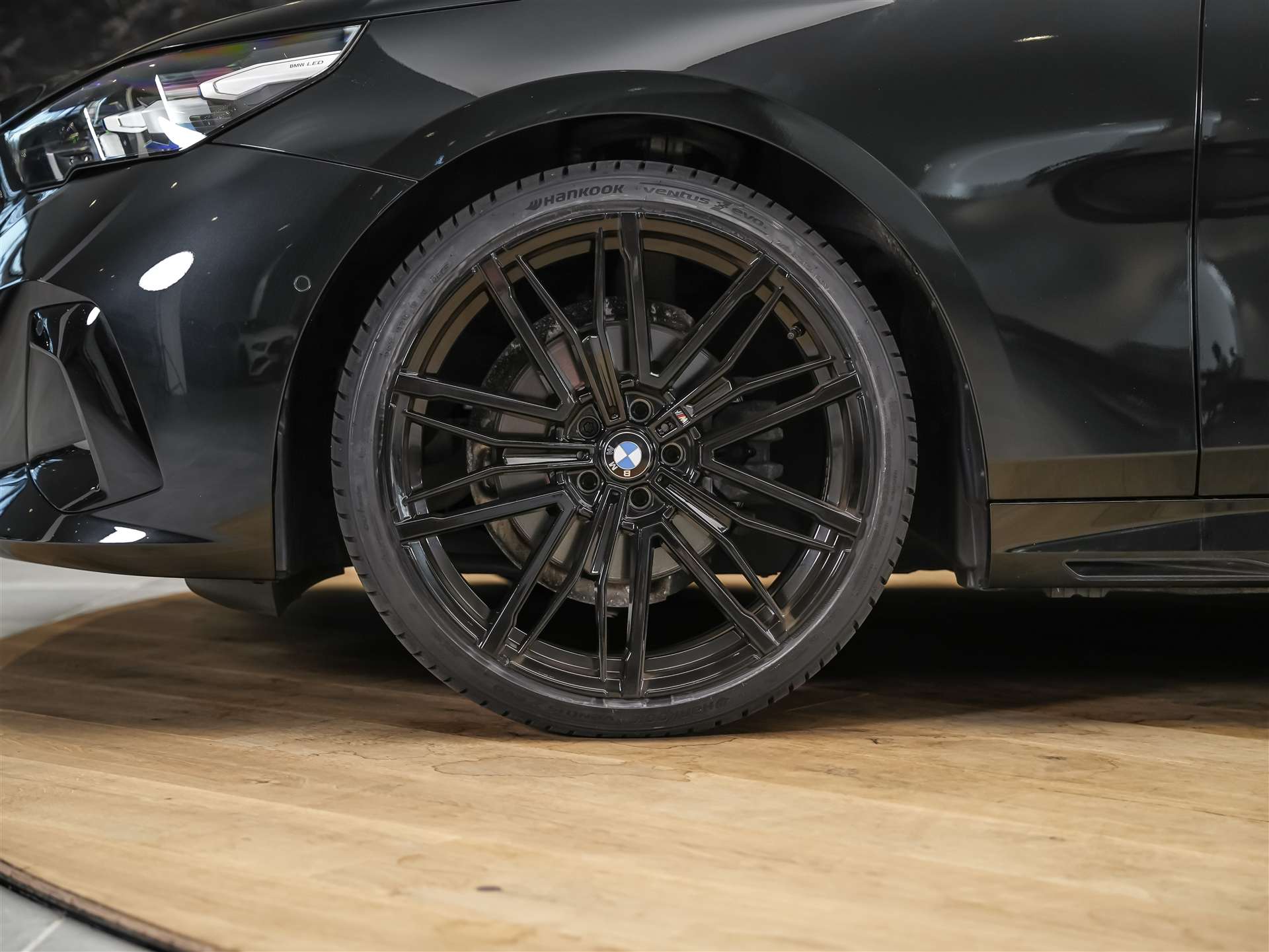 BMW 520d xDrive M Sport Steptronic *Werksgarantie*21" Felgen*Head Up*Sitzbelüftung*-image-17