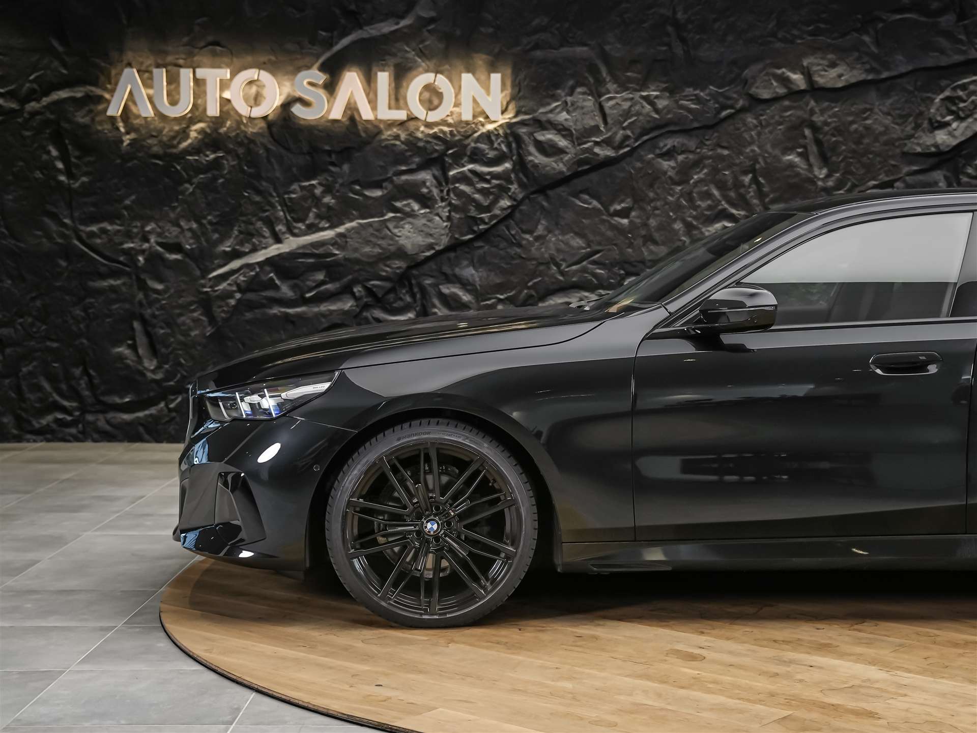 BMW 520d xDrive M Sport Steptronic *Werksgarantie*21" Felgen*Head Up*Sitzbelüftung*-image-16
