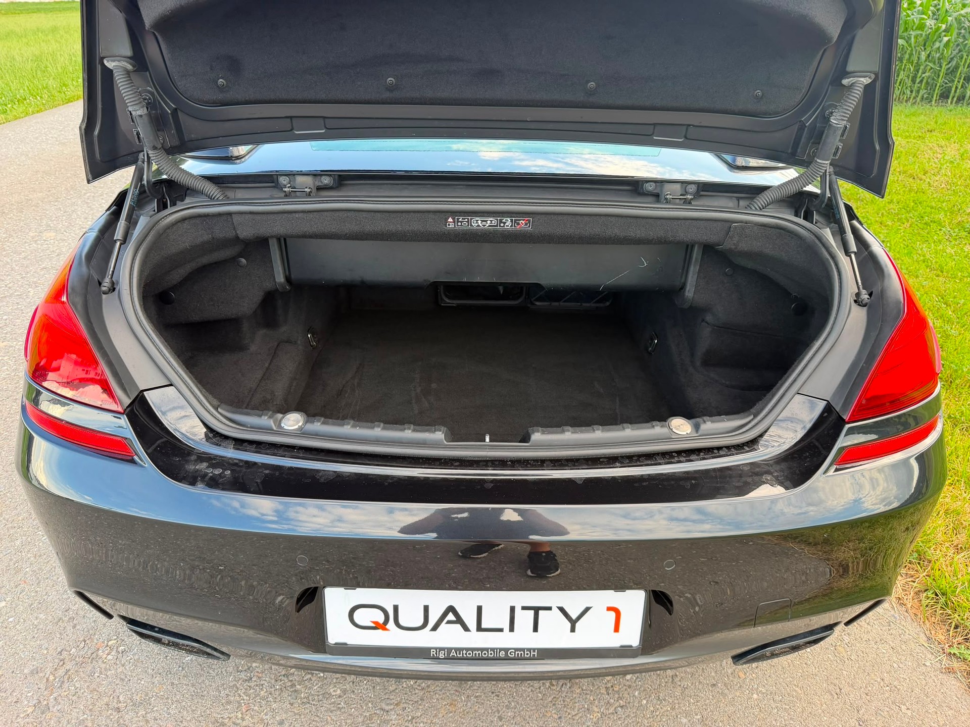 BMW 650i Cabrio xDrive M-Sportpaket Individual-image-14