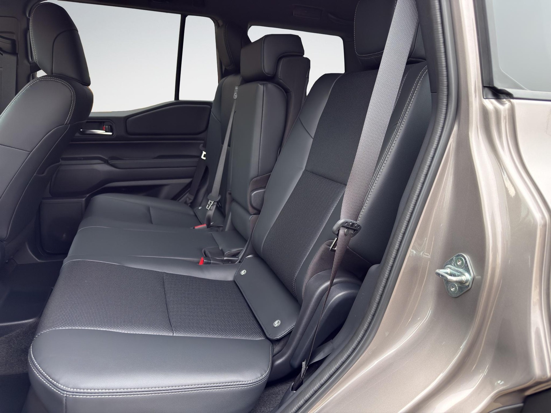 TOYOTA Land Cruiser 2.8 D 48V Style-image-14