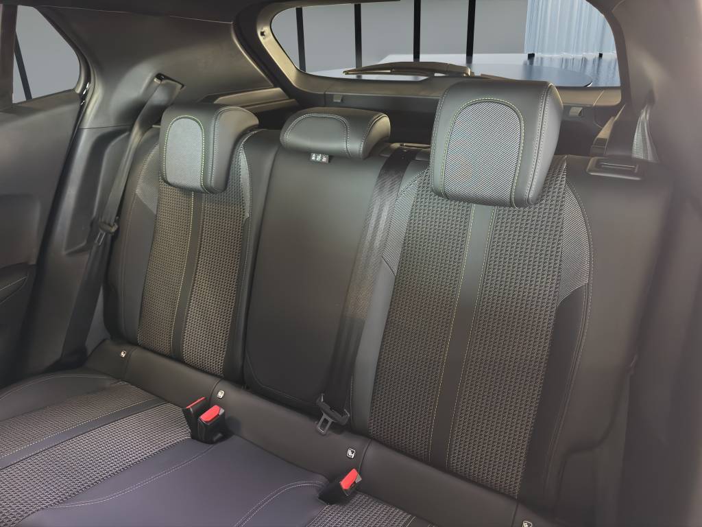 PEUGEOT 2008 1.2 PureTech GT-image-8