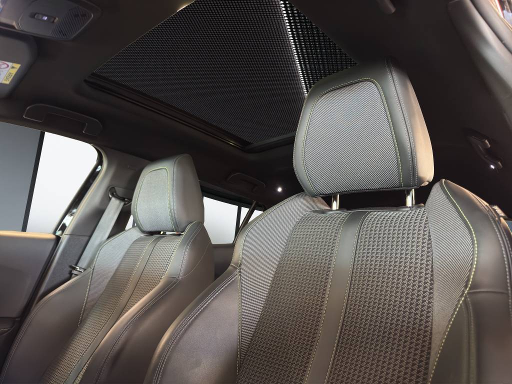 PEUGEOT 2008 1.2 PureTech GT-image-9