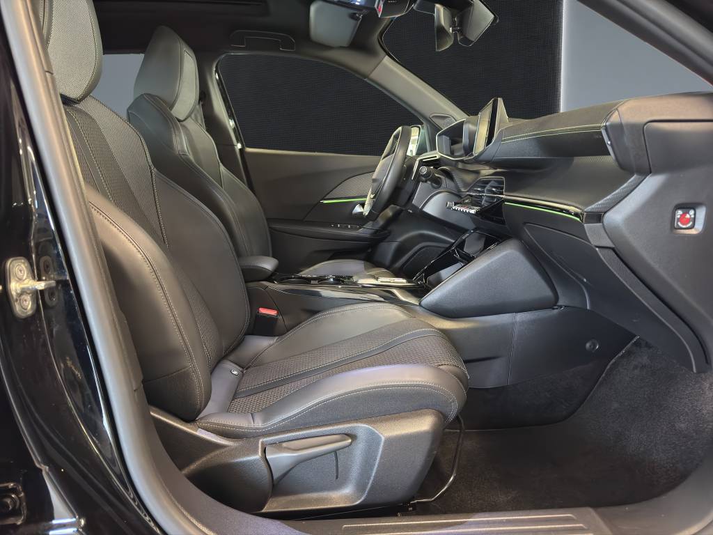PEUGEOT 2008 1.2 PureTech GT-image-10