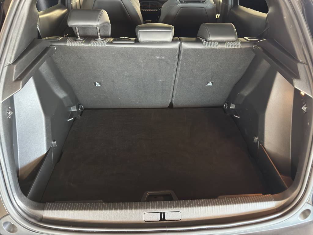 PEUGEOT 2008 1.2 PureTech GT-image-11