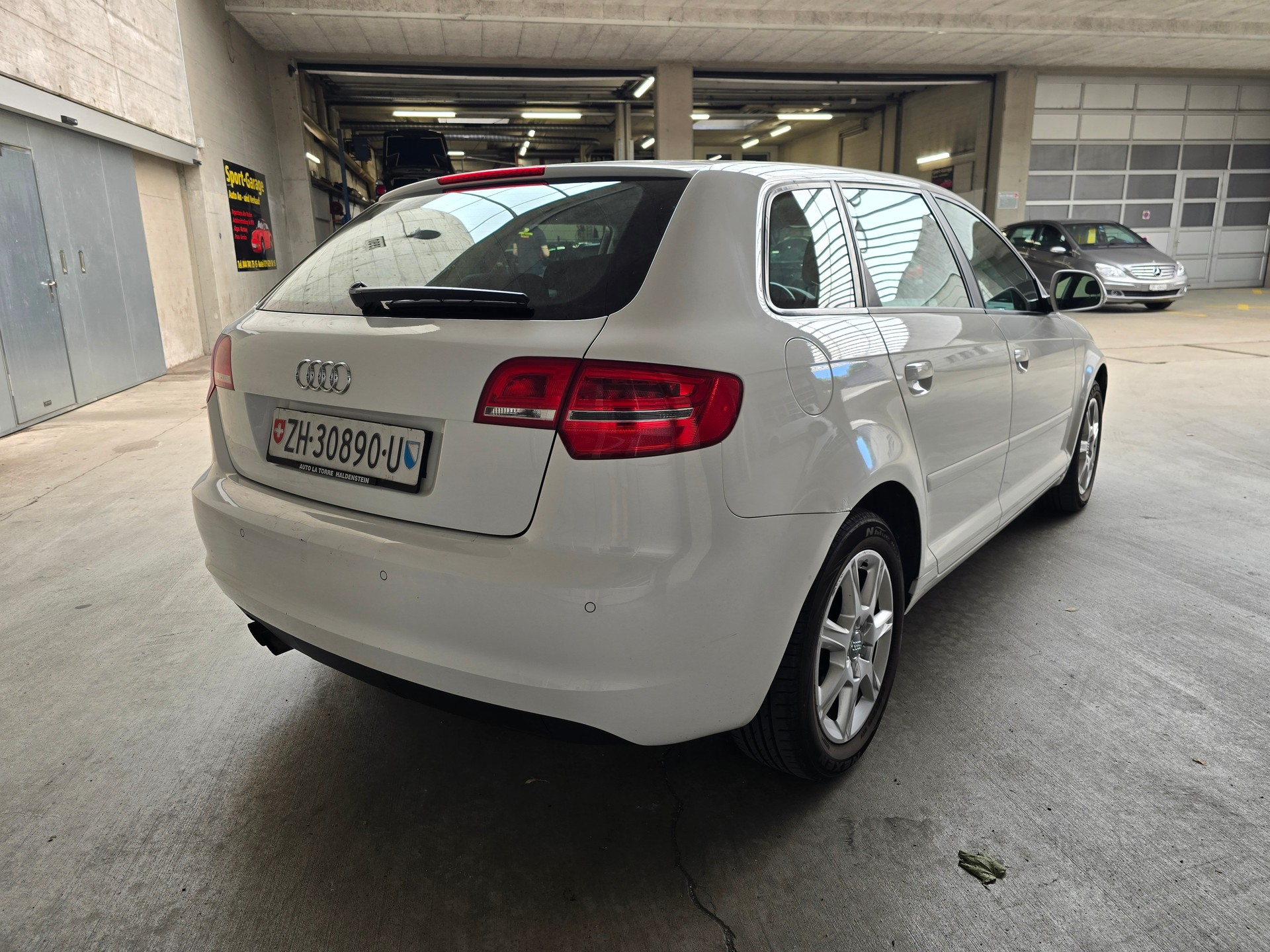AUDI A3 Sportback 2.0 TFSI Ambiente quattro S-tronic-image-3
